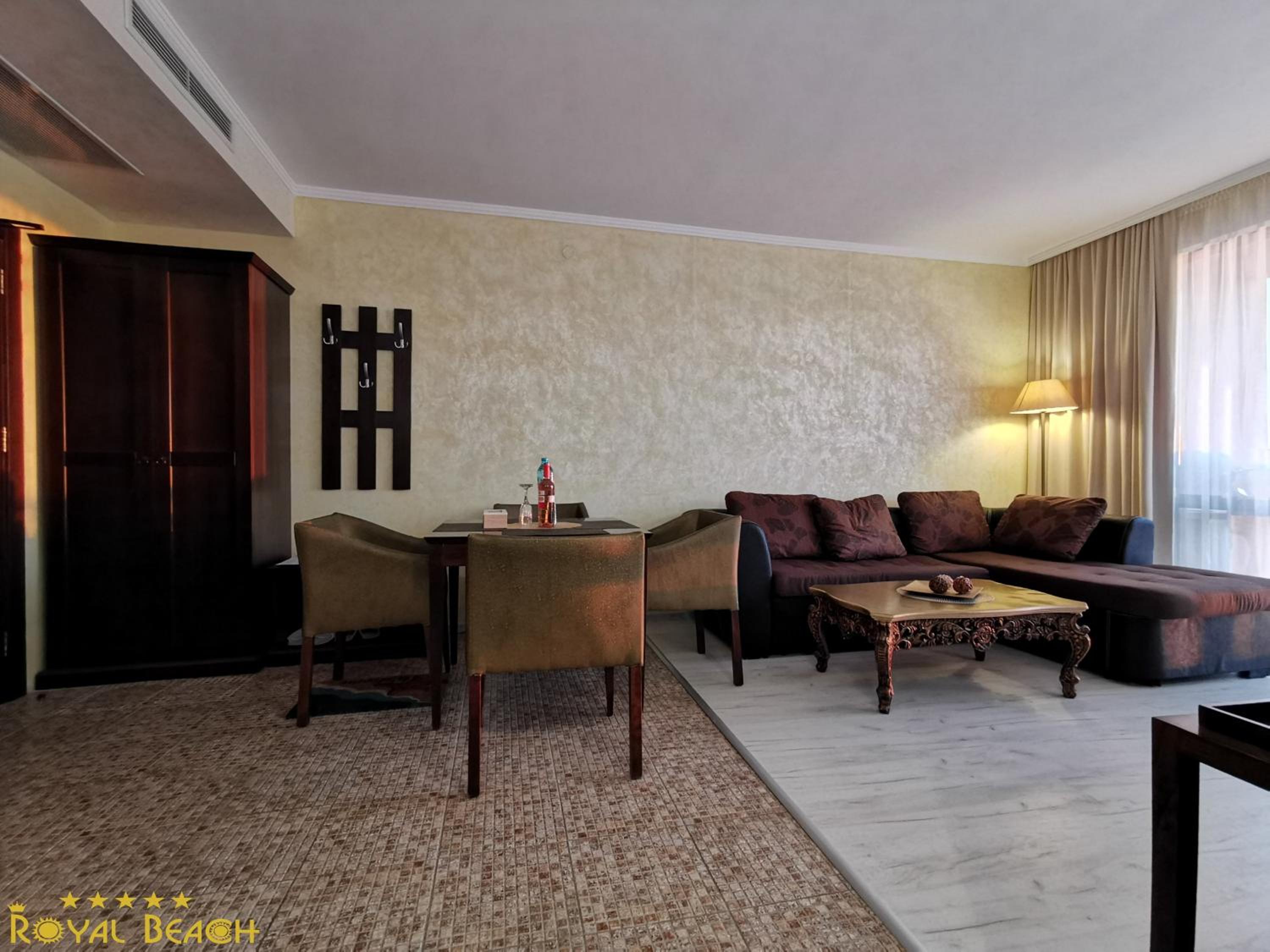ROYAL BEACH HOTEL apartment