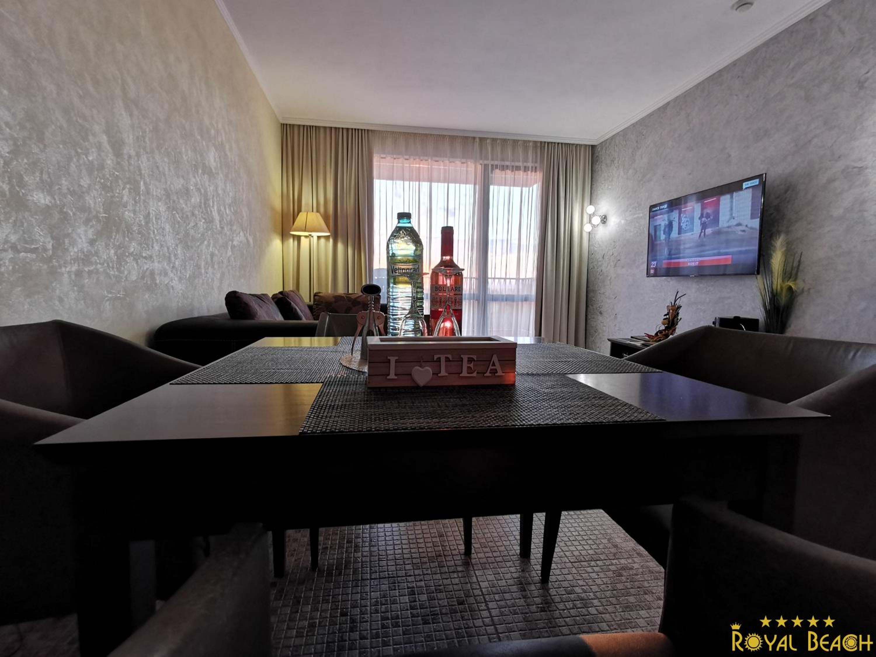 ROYAL BEACH HOTEL apartment