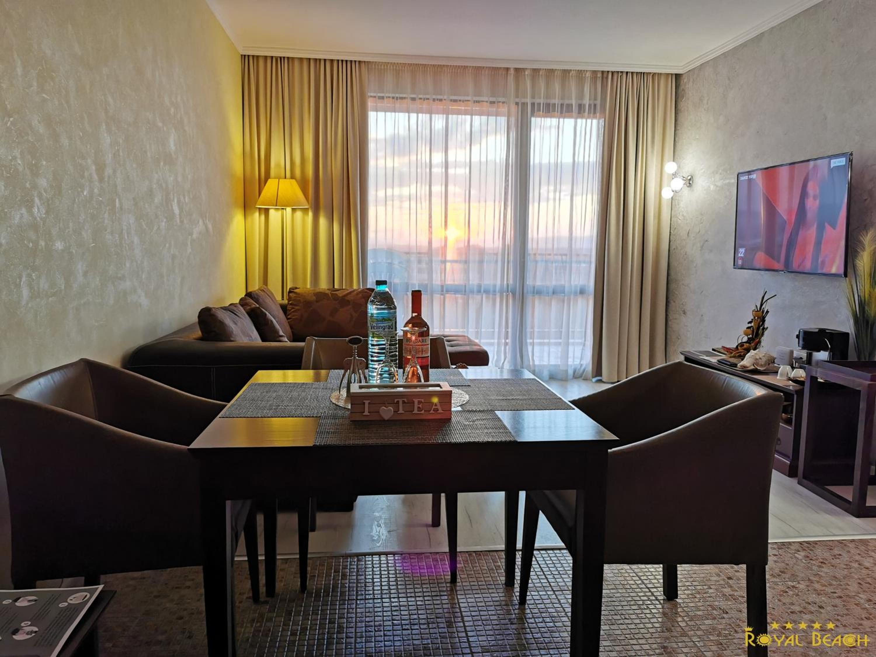 ROYAL BEACH HOTEL apartment