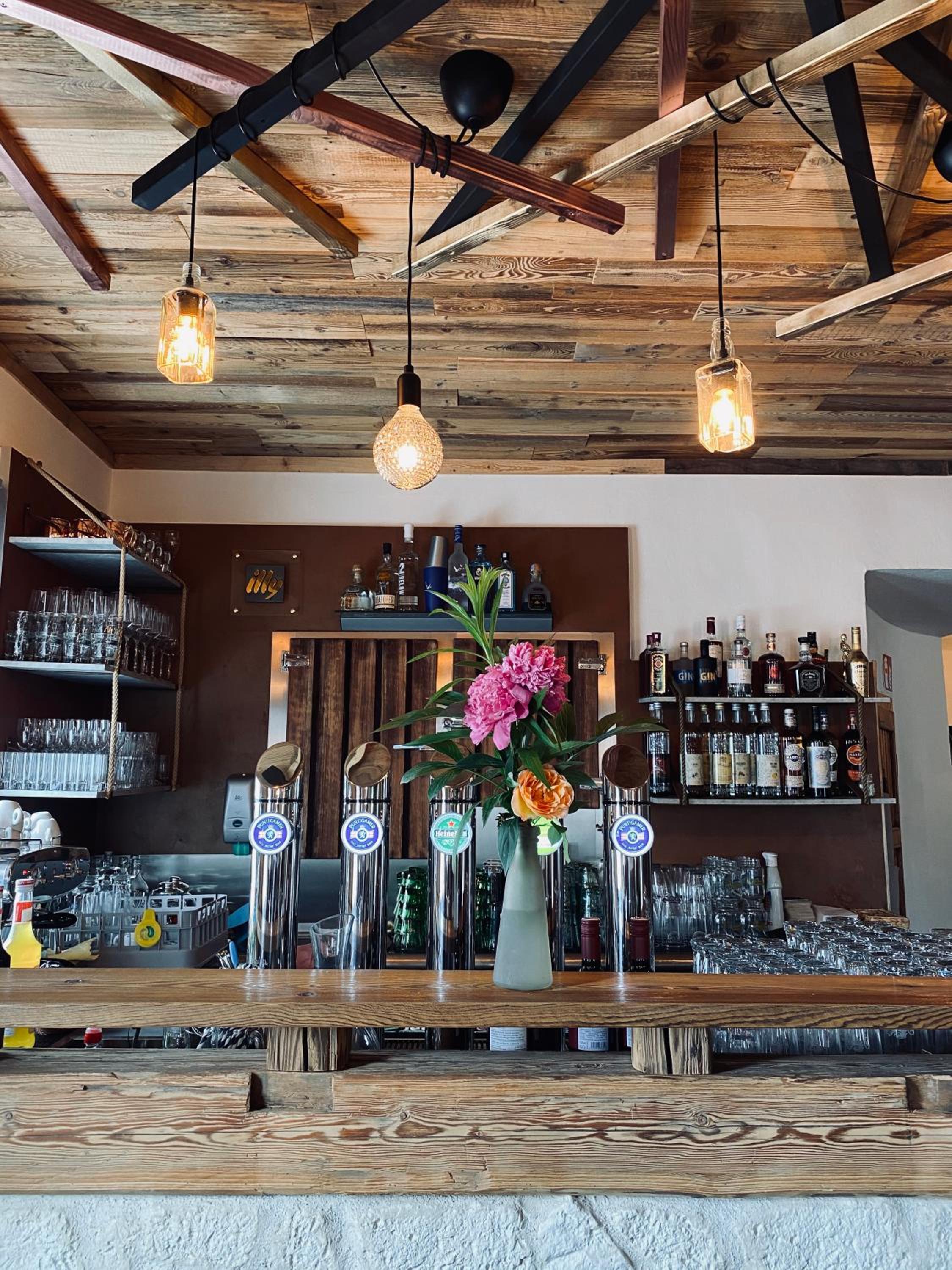 bar