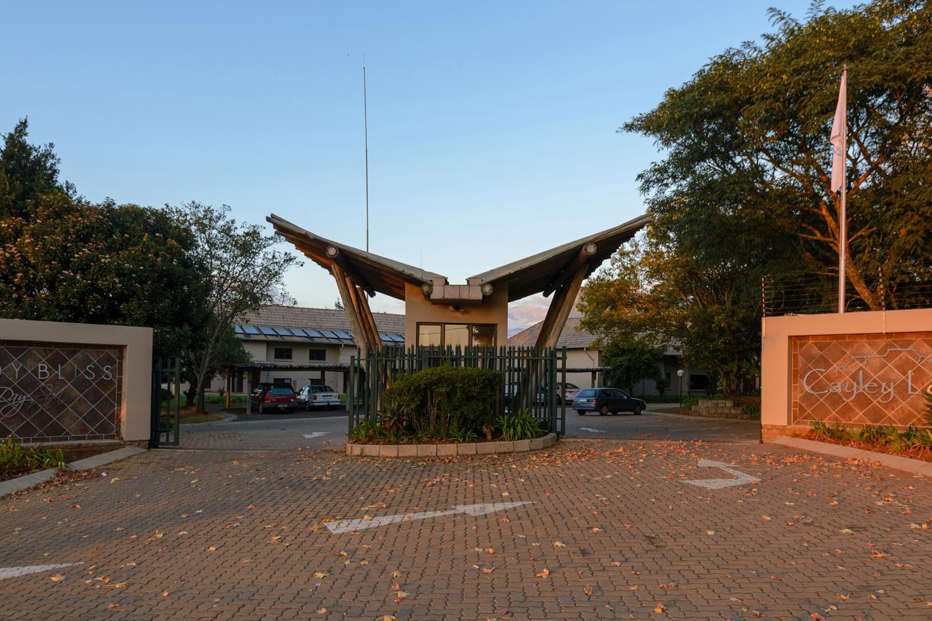 Hotel Cayley Mountain Resort