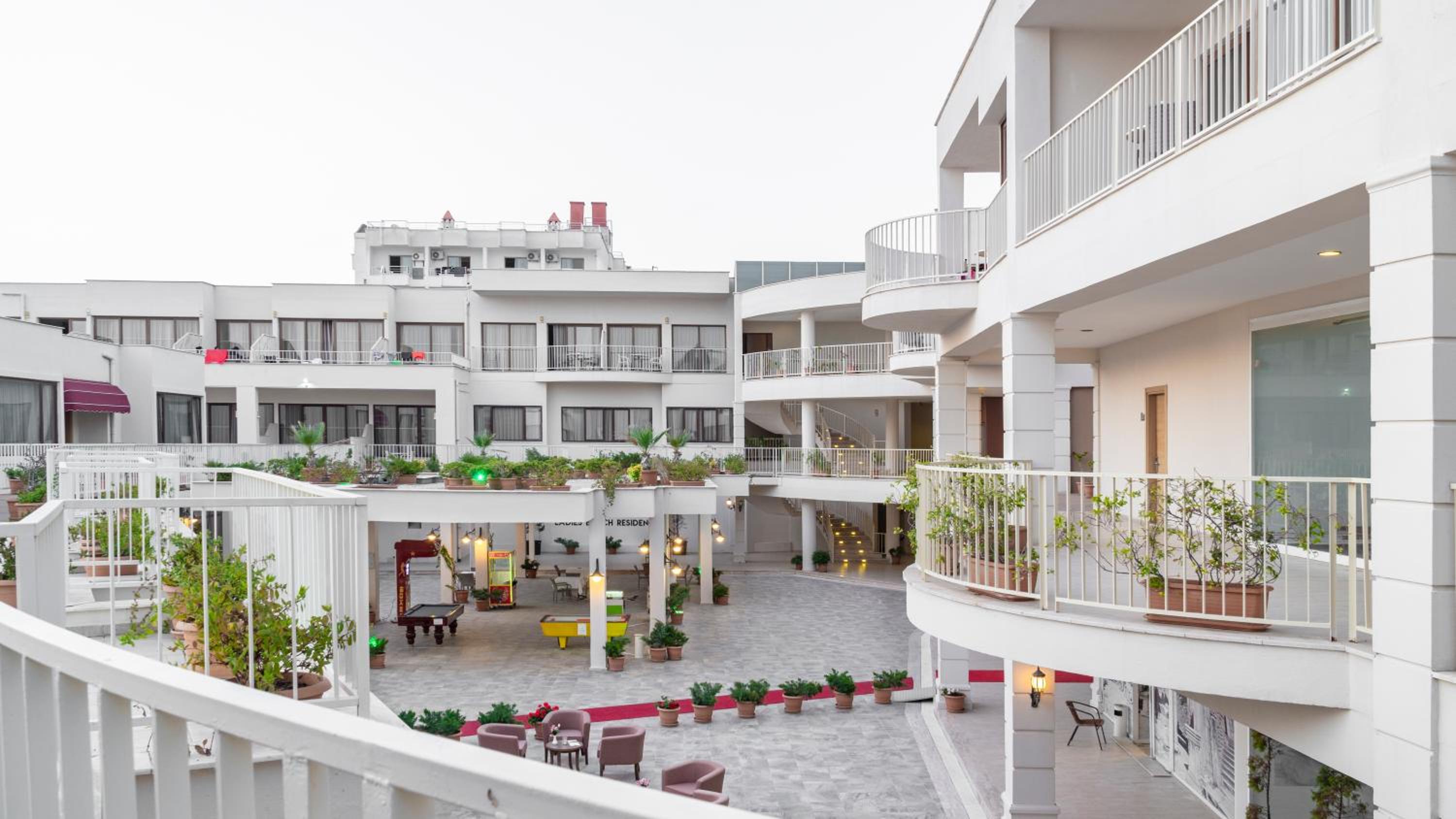 Ladies Beach Suite Hotel - Image 61