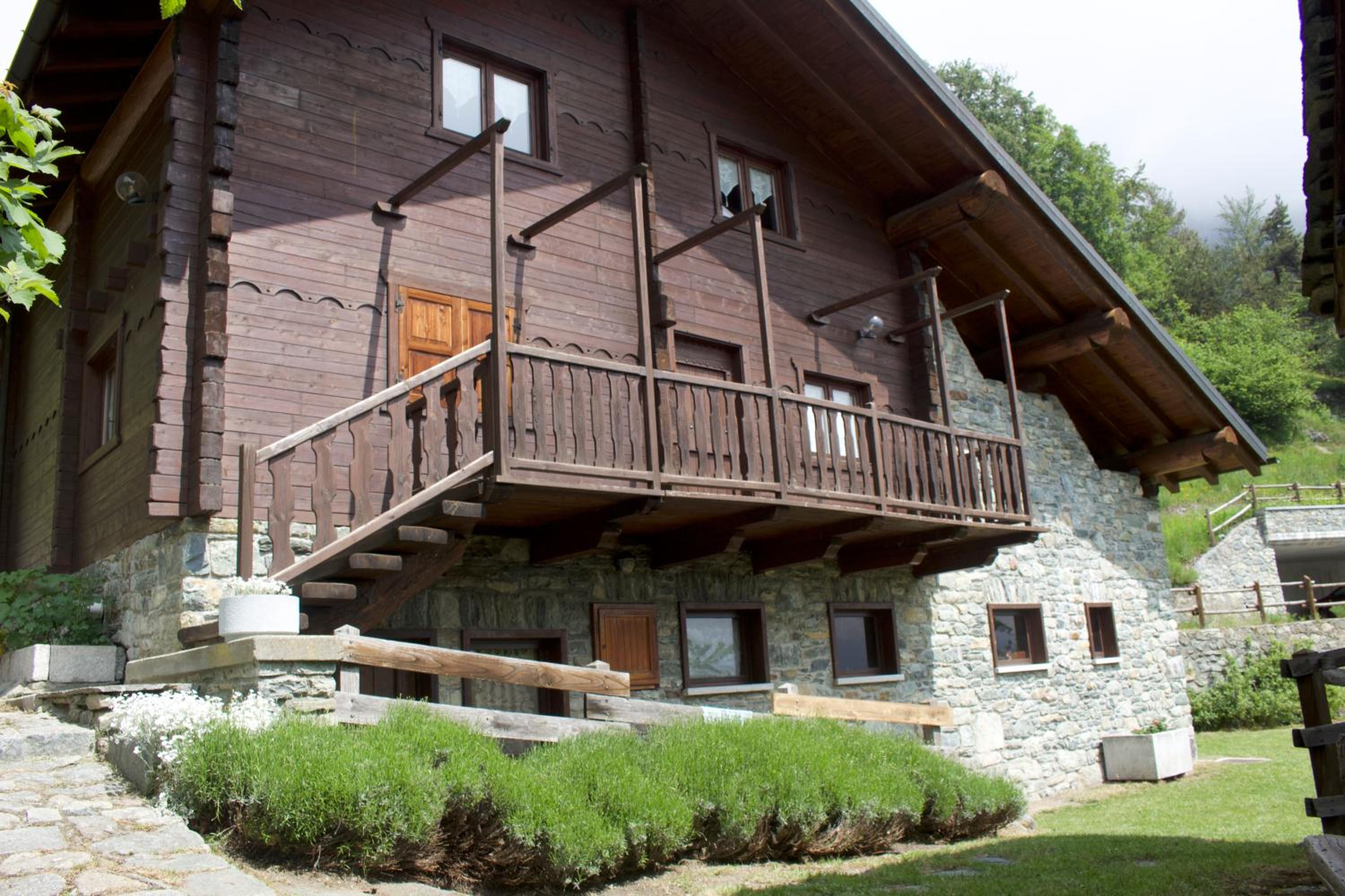 CHALET MONT AVIC view 3