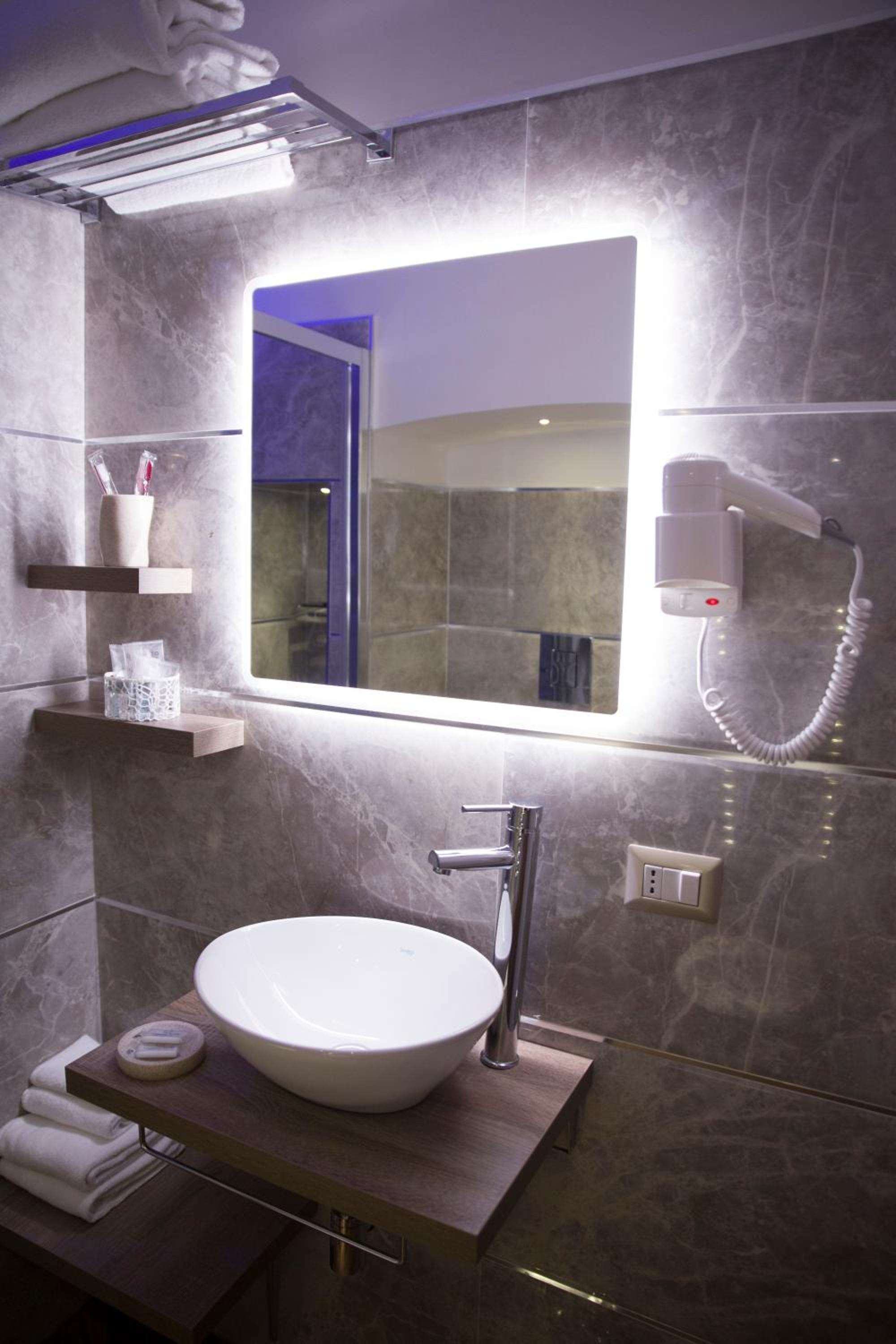 Royal Rooms Luxury Suite