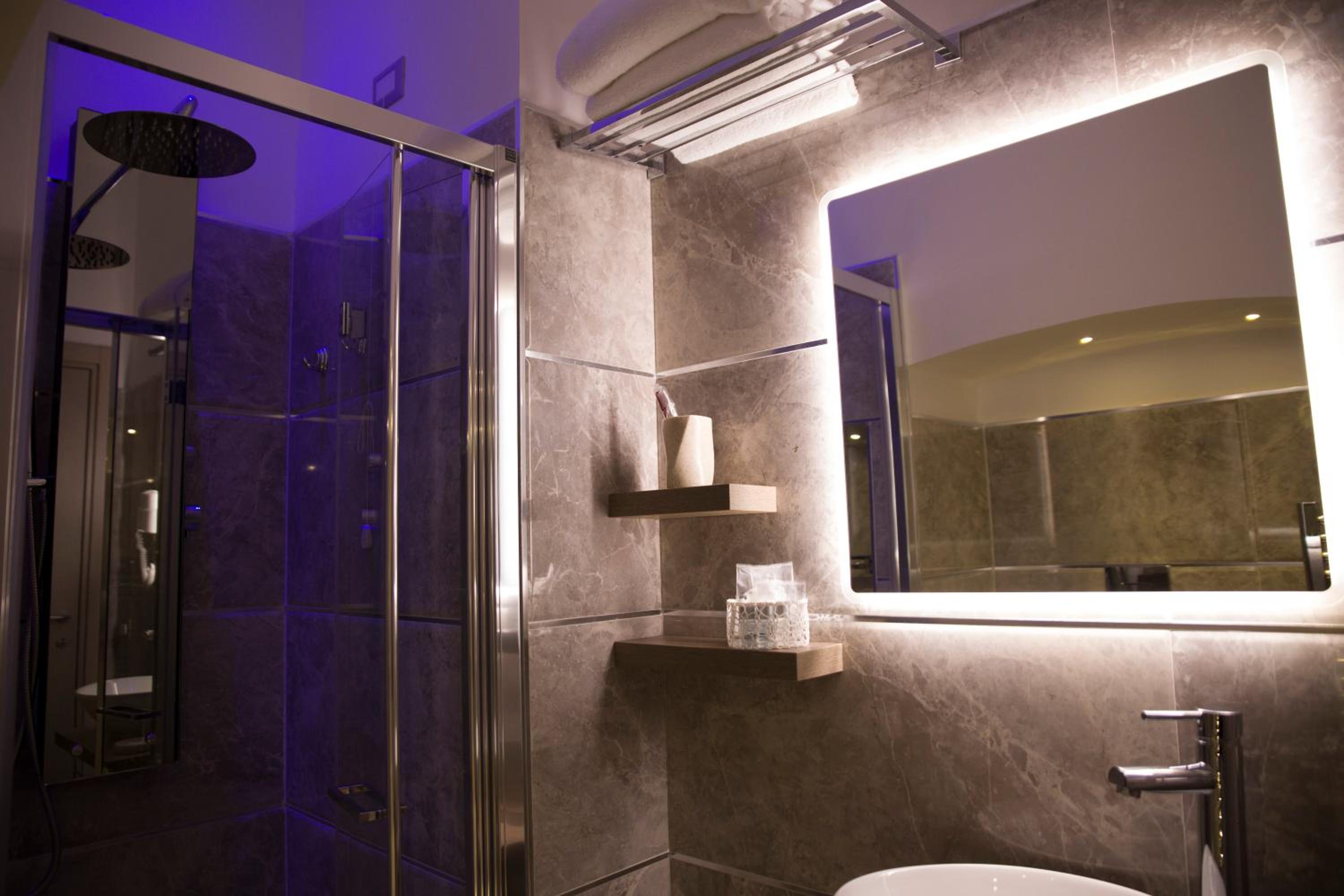 Royal Rooms Luxury Suite