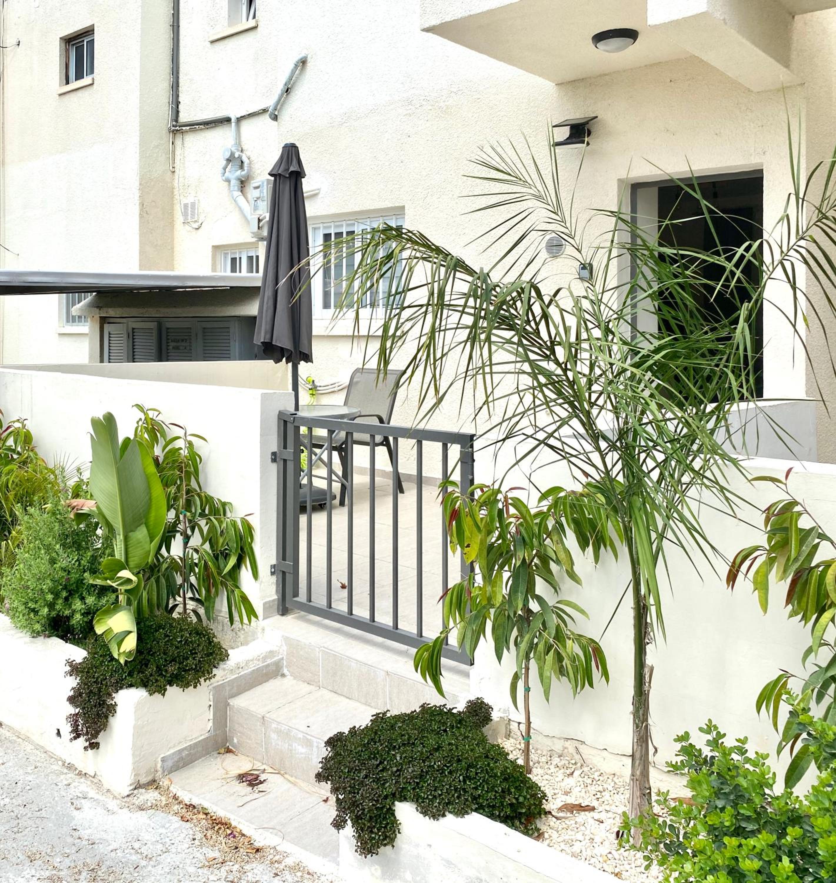 (L.I.H.8) Luxury Industrial House 8