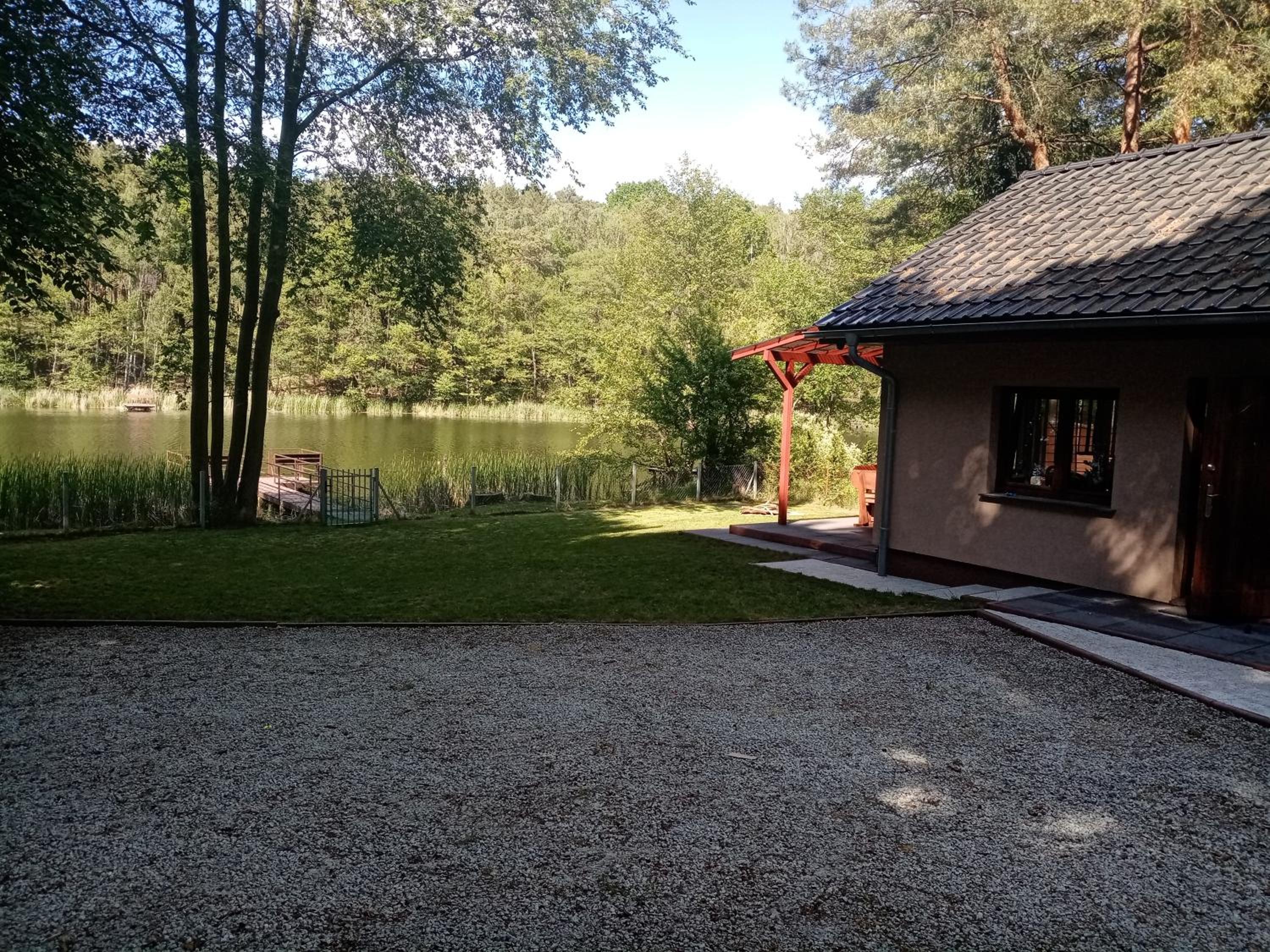 Urokliwy Domek nad Brzegiem Jeziora view 2
