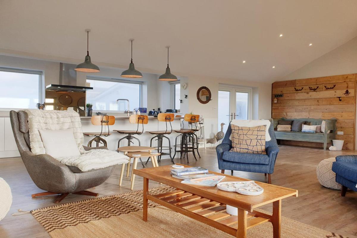 HIGH TIDE- LUXURY DEATCHED BUNGALOW- Sleeps 10 or 12 - Annexe option view 3