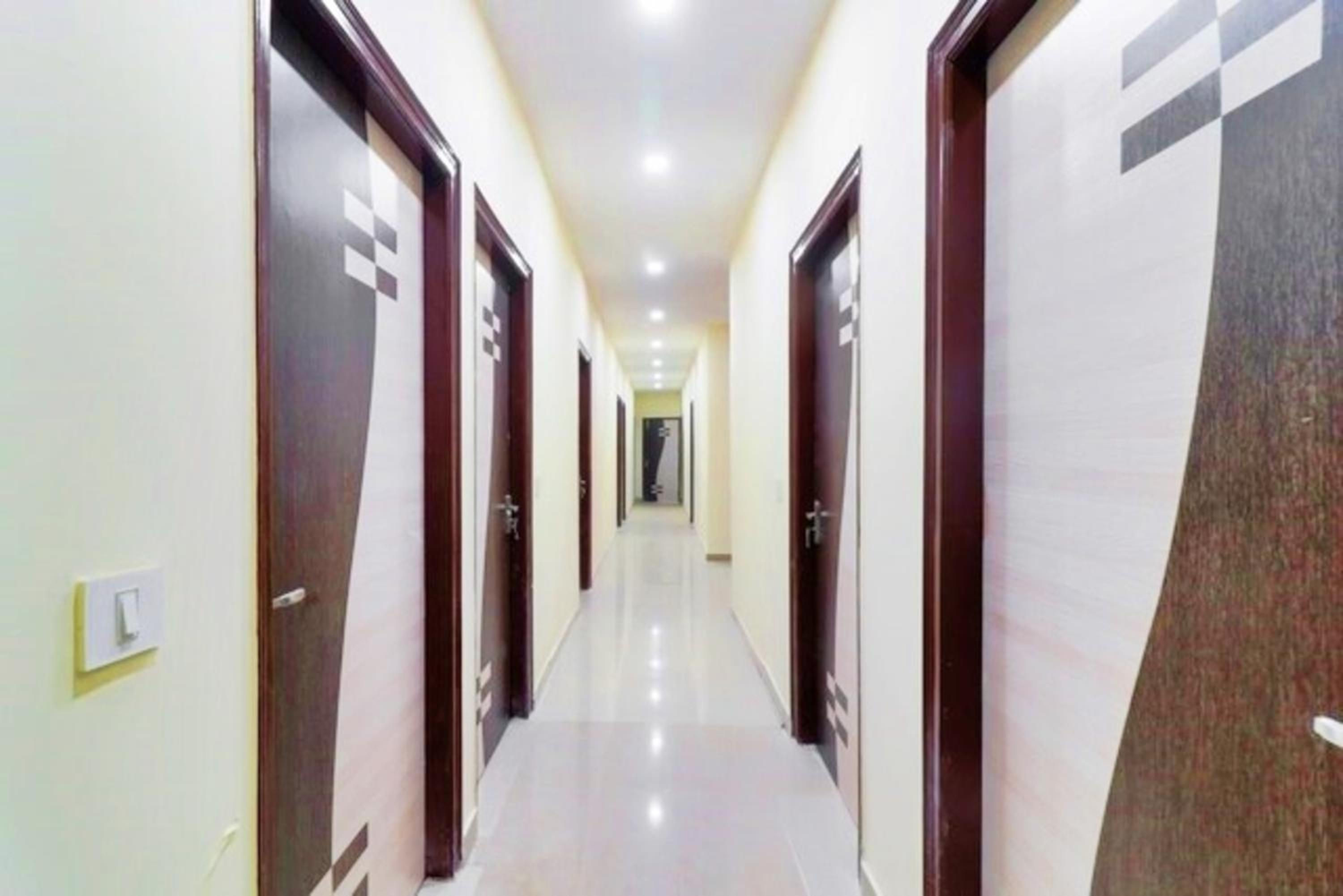 Hotel Station View Mughalsarai by ShriGo Hotels