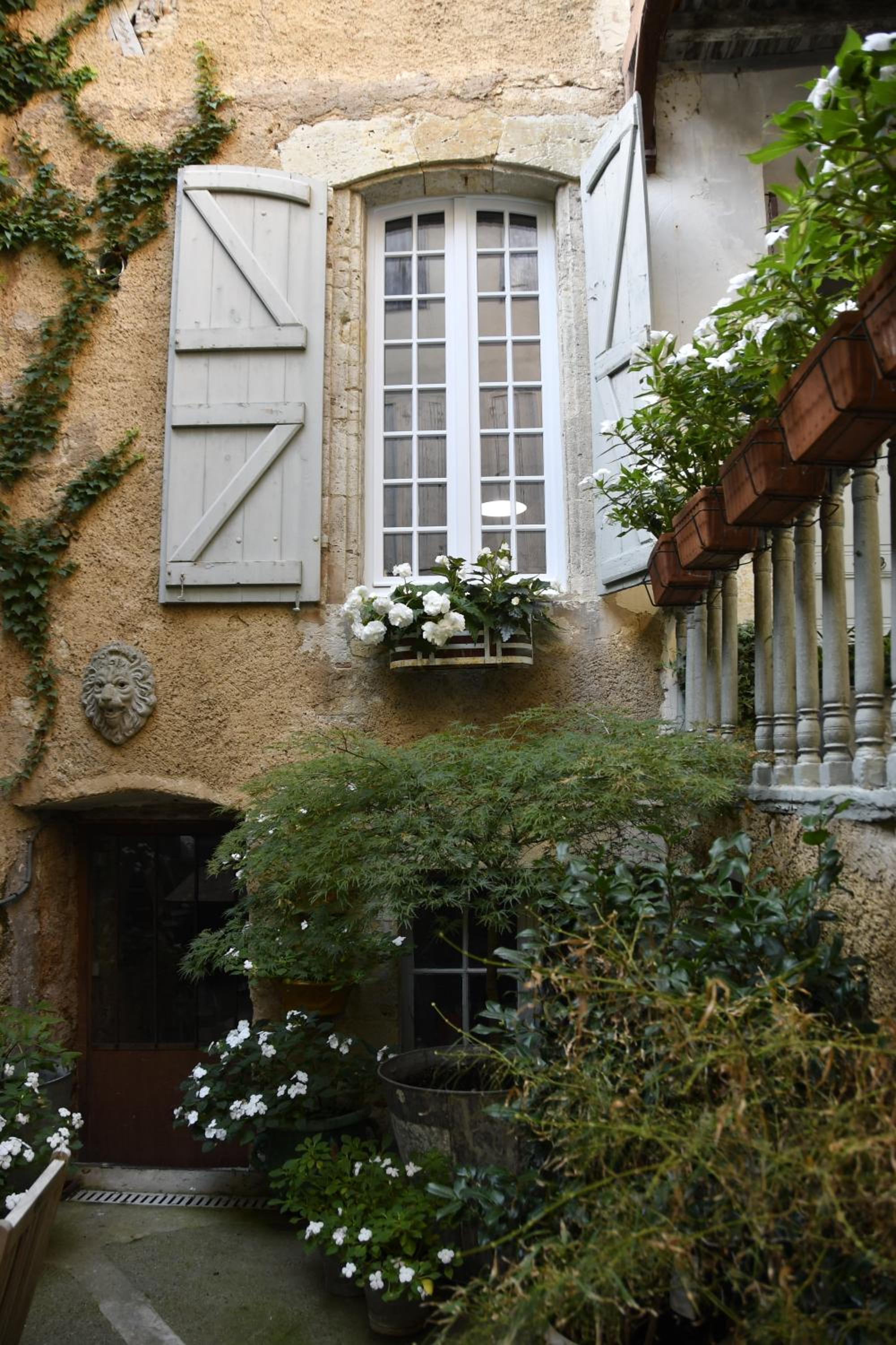 Les Chambres de L'Horloge view 2