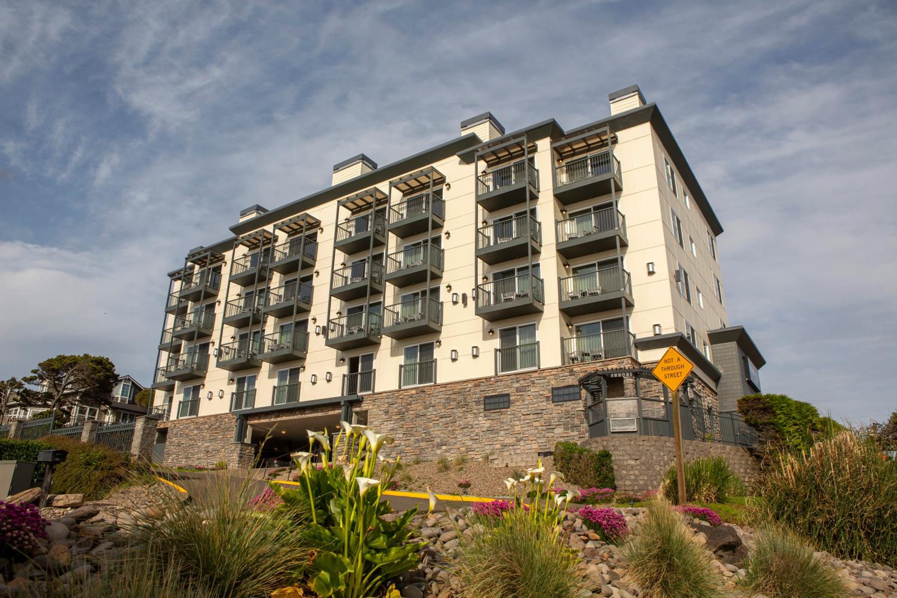 Hotel Shearwater Inn - Image 1