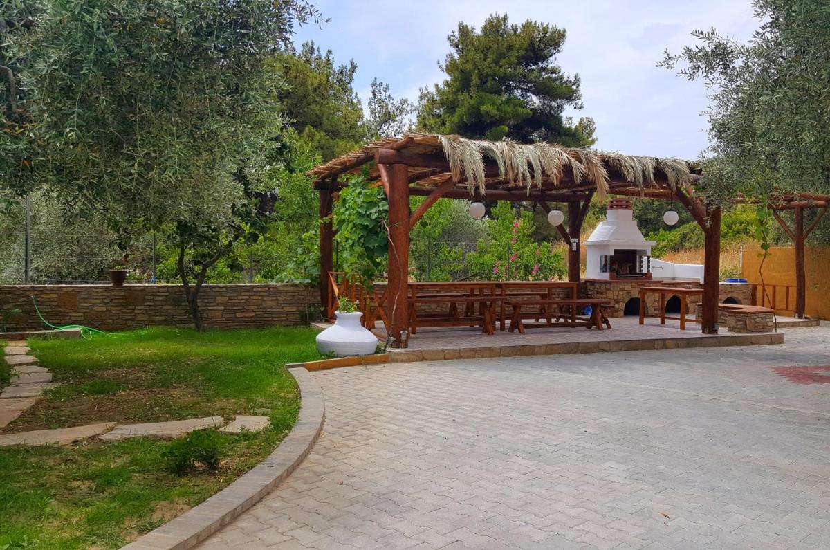outdoor BBQ area