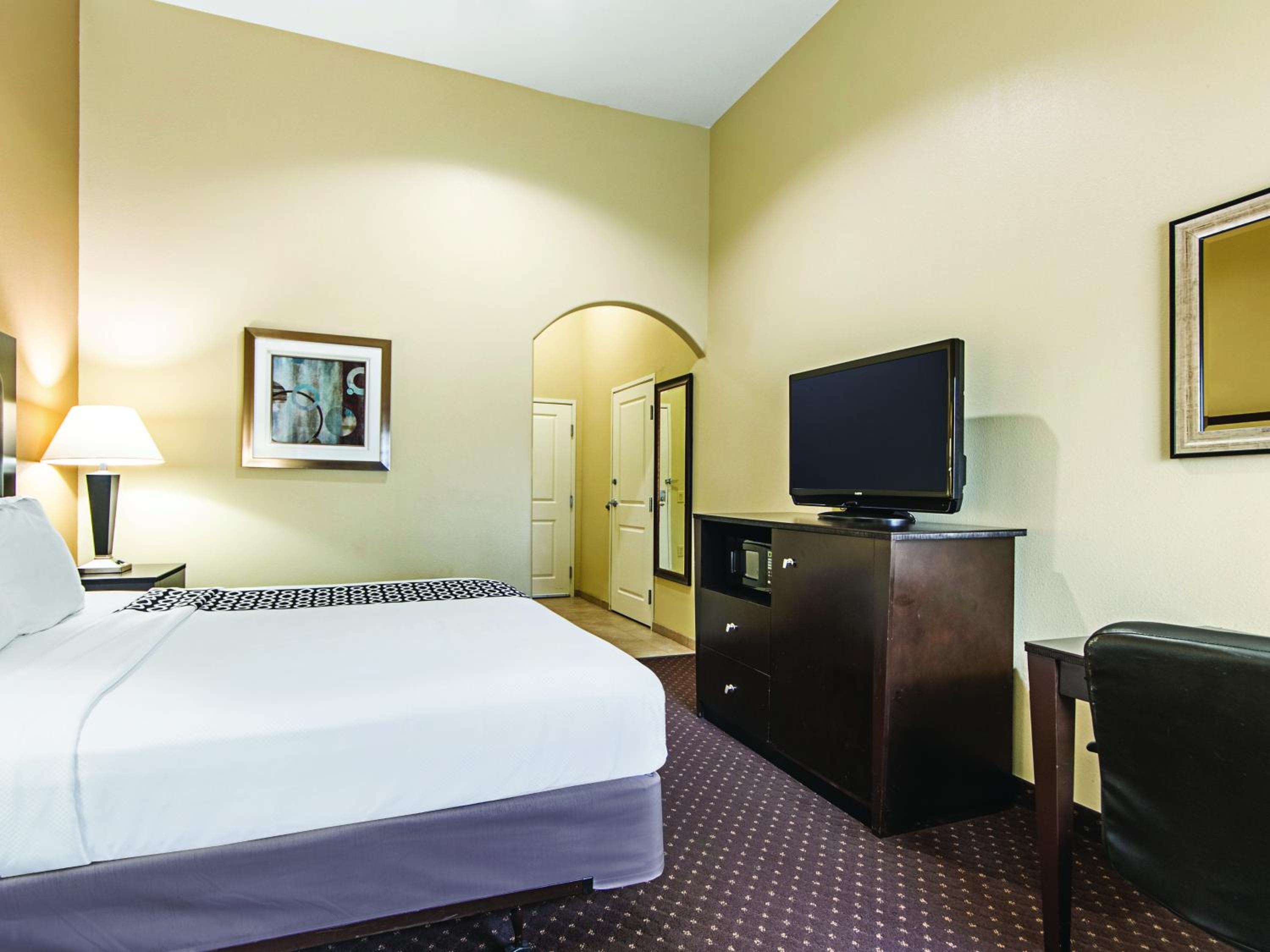 La Quinta by Wyndham Houston New Caney - Property Image 2