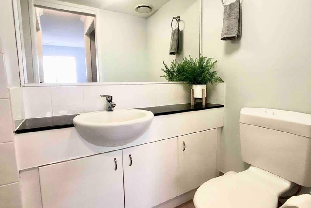 Serene 3BR Beachfront Retreat, Relax & Reconnect