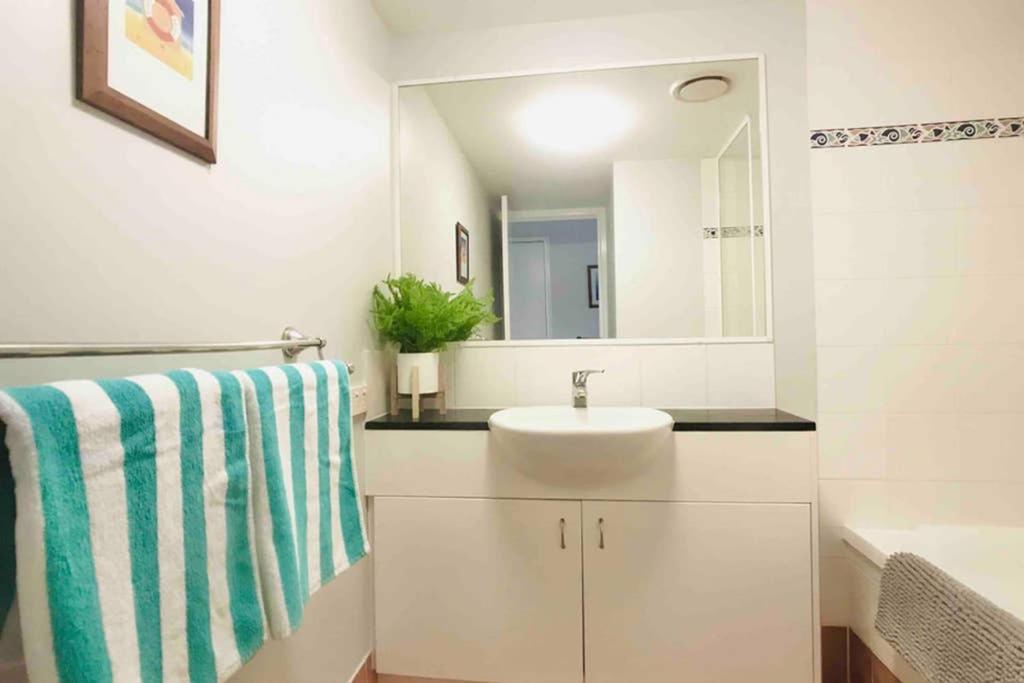Serene 3BR Beachfront Retreat, Relax & Reconnect