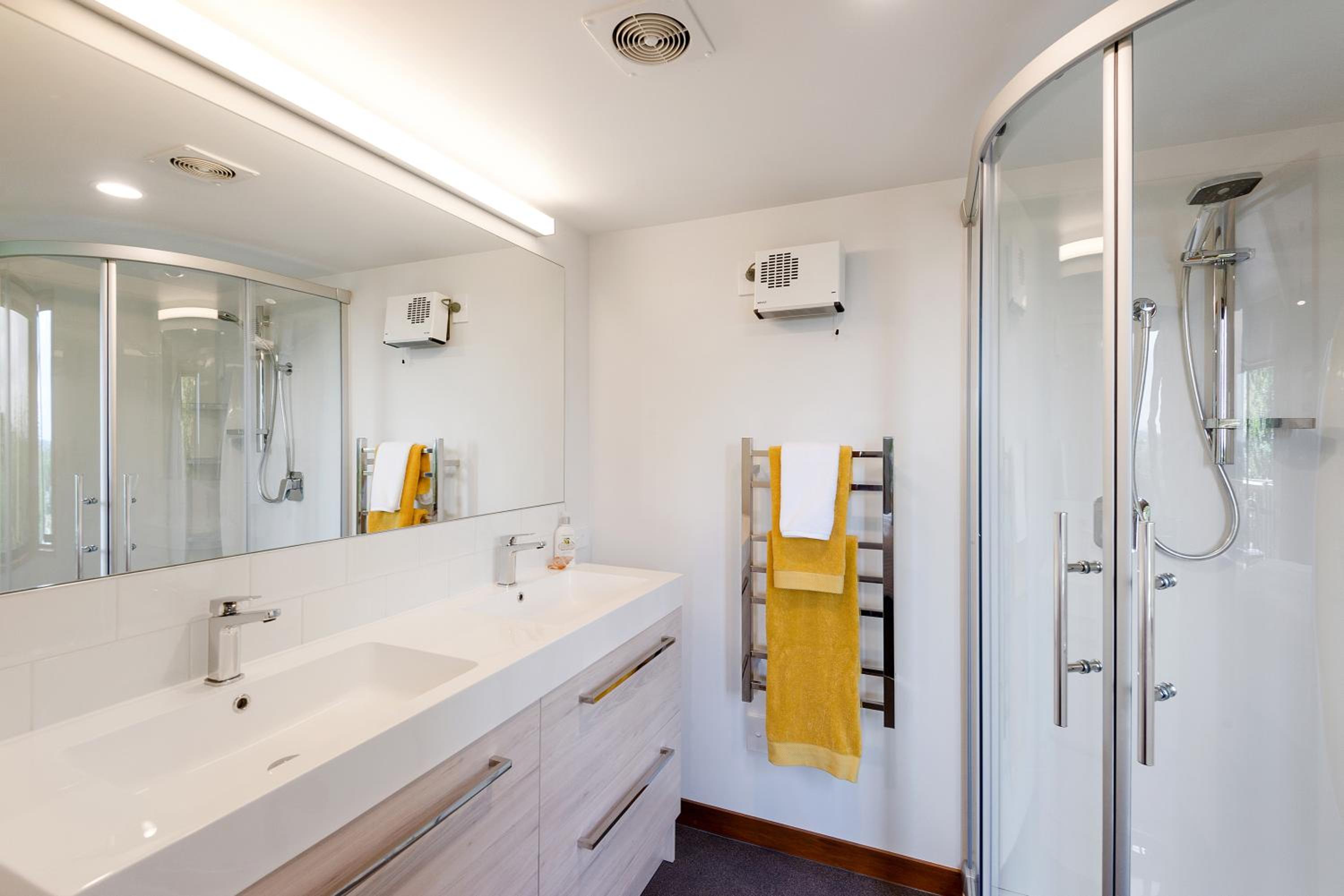 Large Stylish Home with Spectacular Views Across City view 4