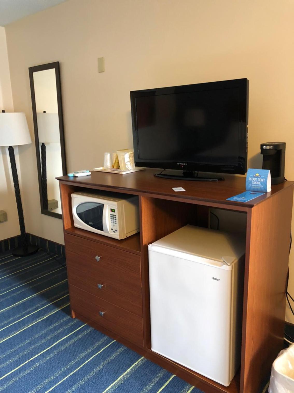 Days Inn by Wyndham Breezewood