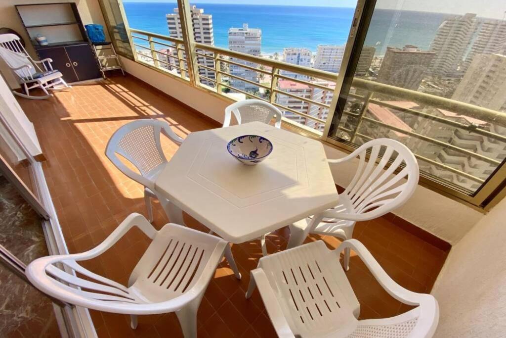 Leo piso 20 apartamento 4 pax Inmobiliaria Leo PLaya de San Juan view 5
