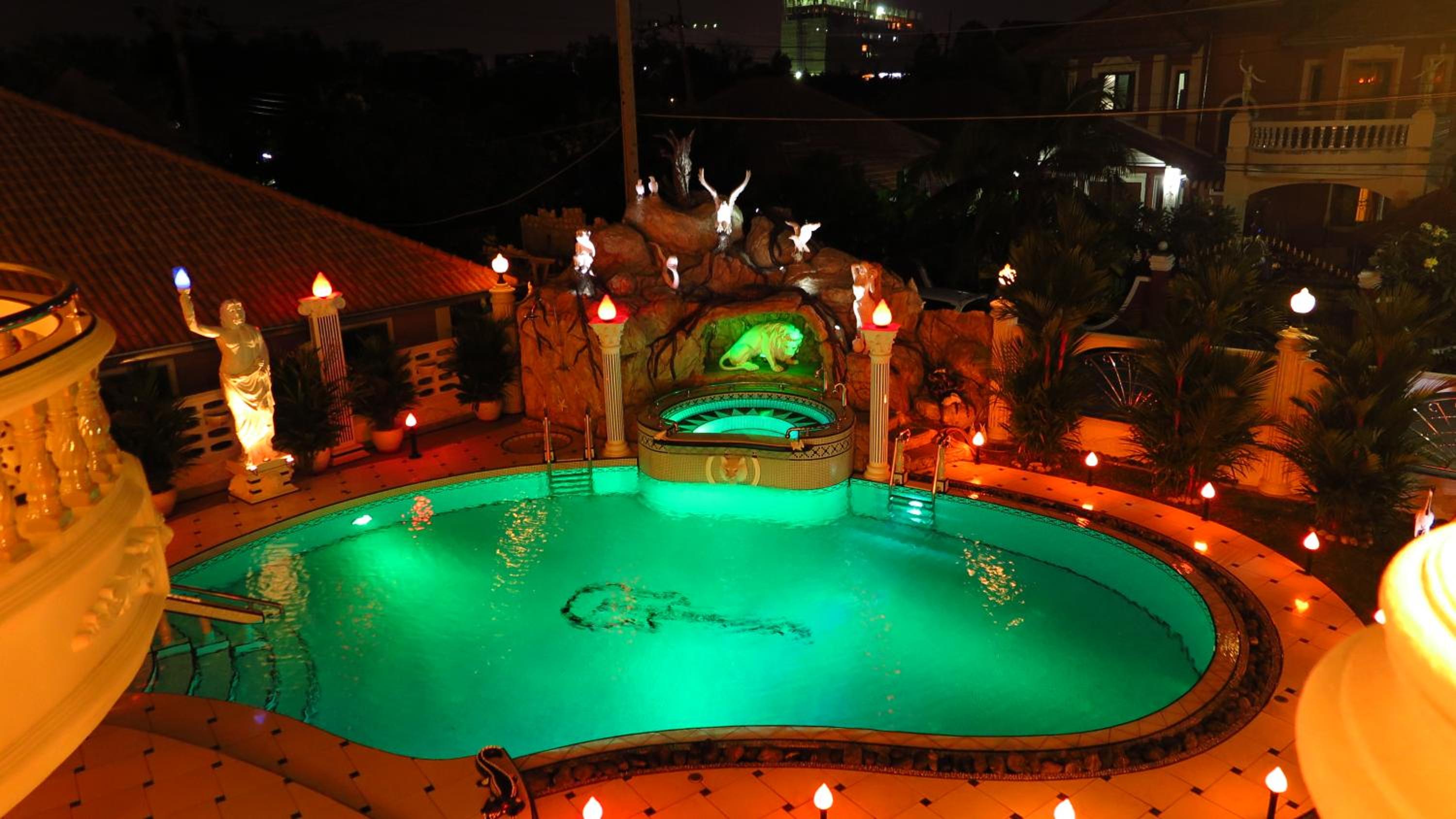 EMPIRELAND Luxury Pool Villa Pattaya Walking Street