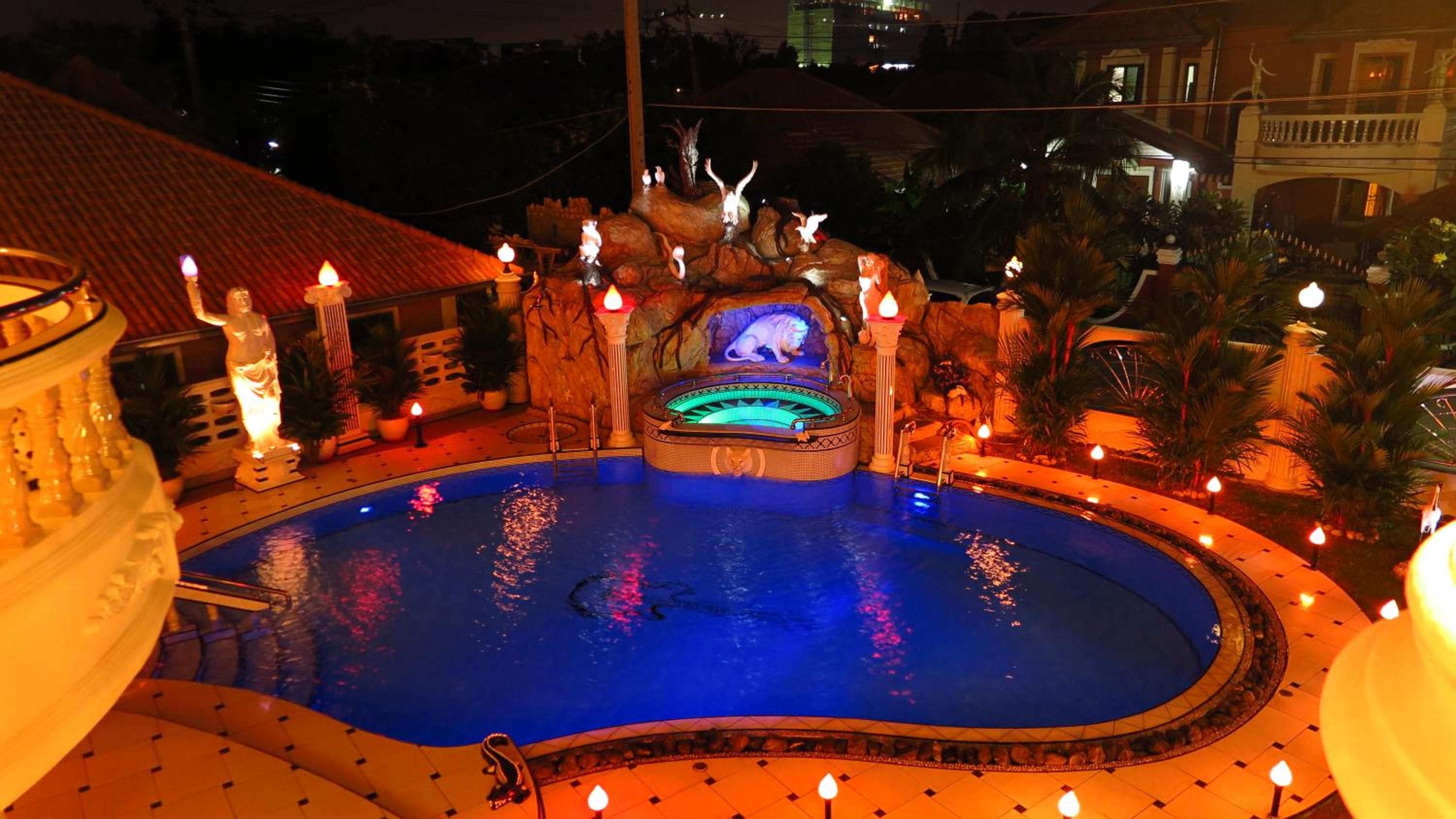 EMPIRELAND Luxury Pool Villa Pattaya Walking Street