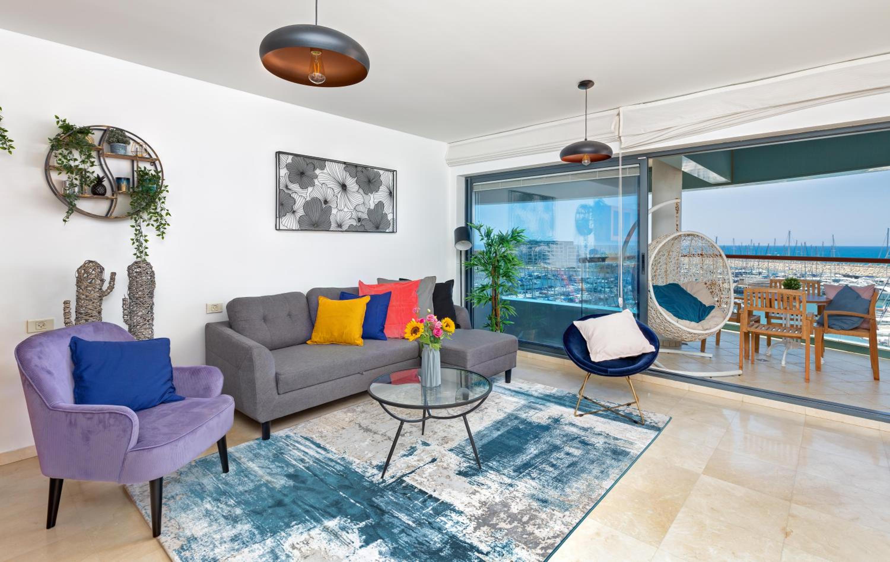 Beach front lux apartment (pool/gym/parking) view 2