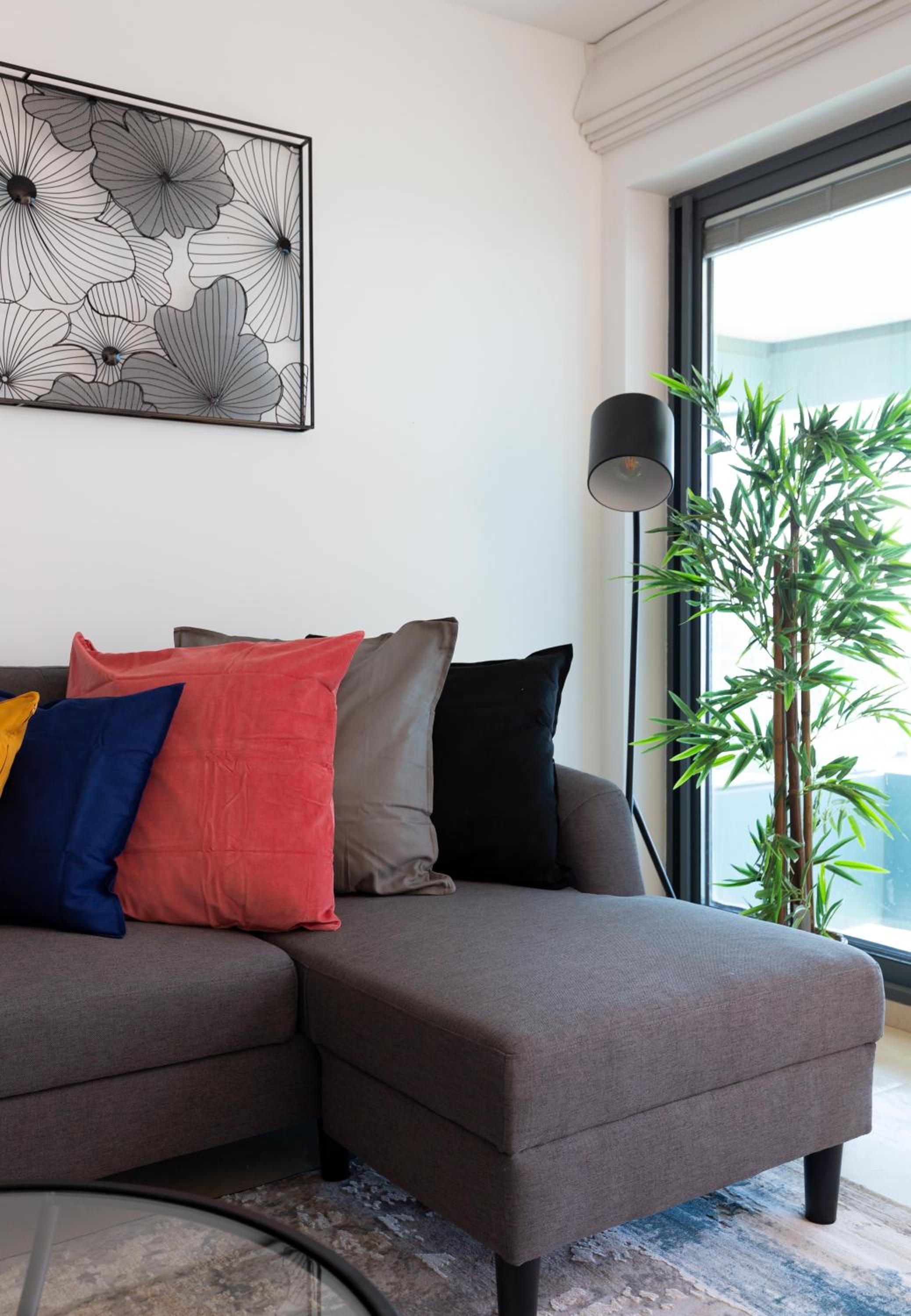 Beach front lux apartment (pool/gym/parking) view 4