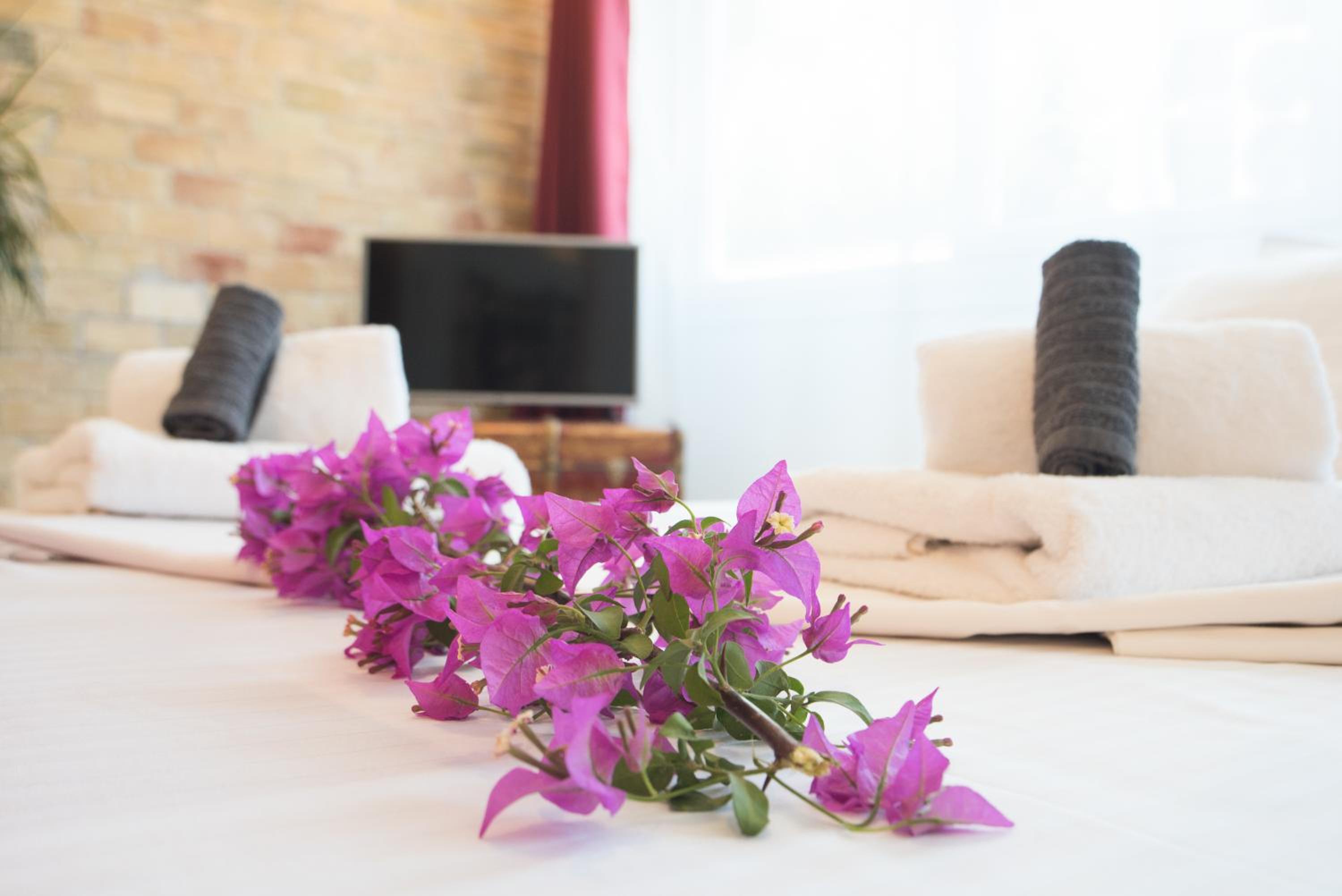 Na'maste Apartments