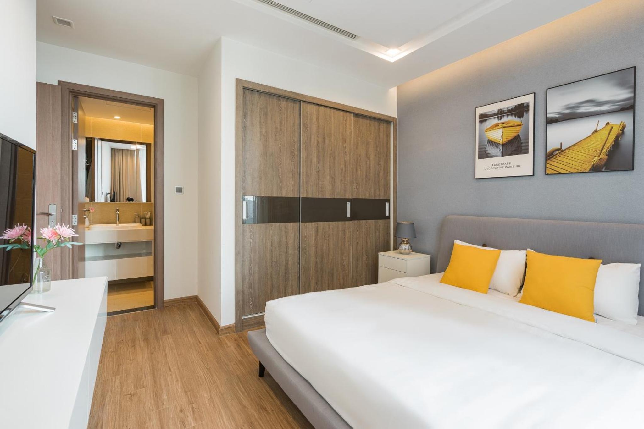 LUXURY APARTMENT VINHOME METROPOLIS next LOTTE Center,Japan Embassy