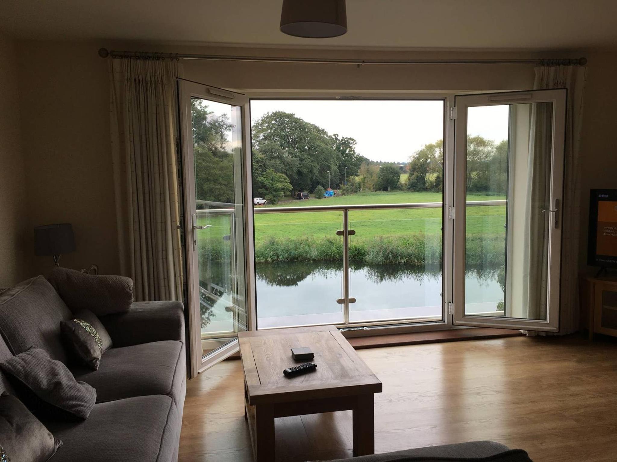 Riverside Penthouse 2BR 2 Bath 2 Parking View Near St Neots view 4