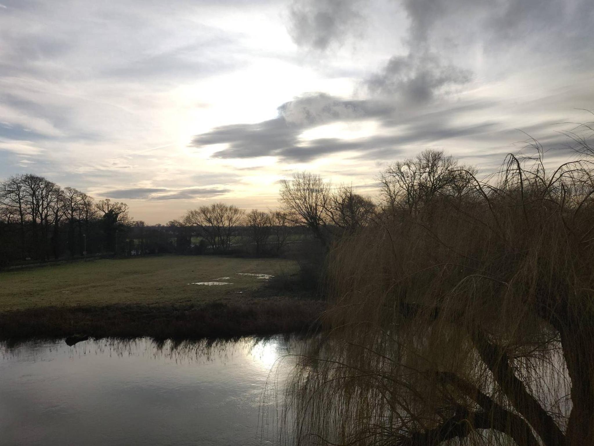 2BR 2 Bath Riverside Penthouse 2 Parking View Near St Neots view 4