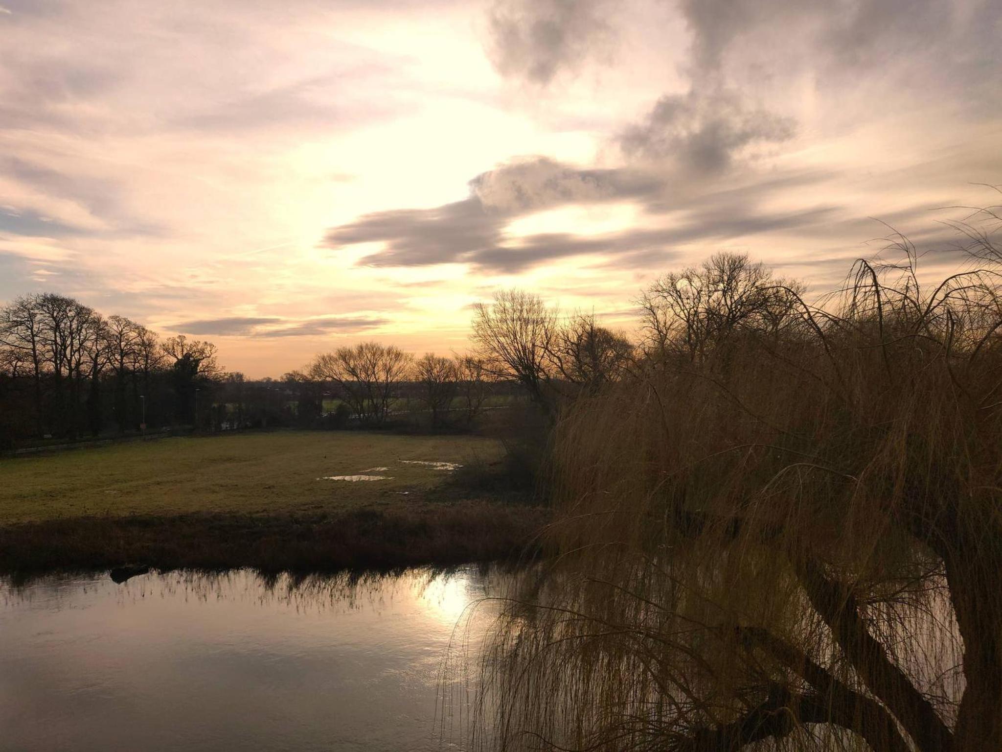 2BR 2 Bath Riverside Penthouse 2 Parking View Near St Neots view 5