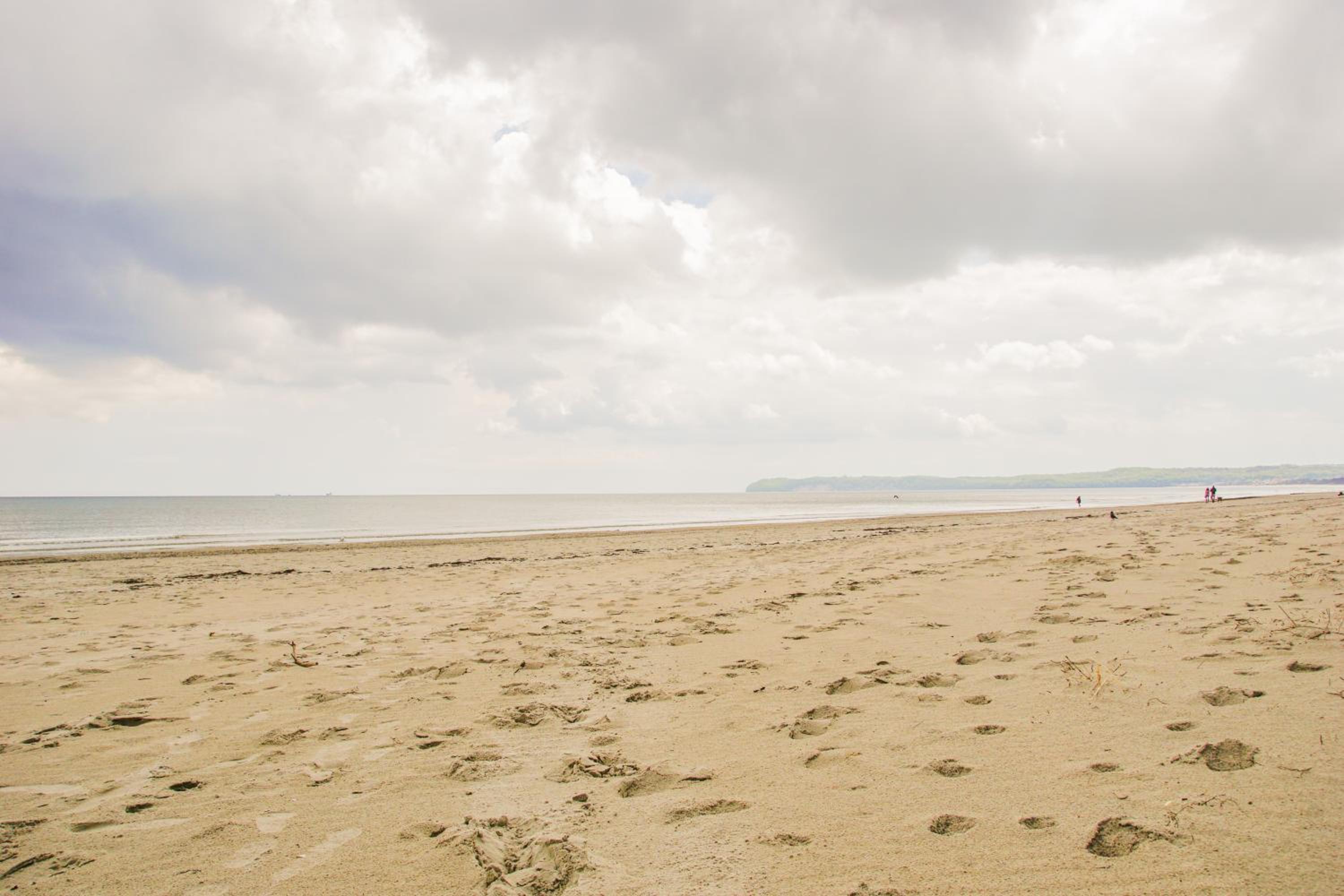 Prora - Modernes Apartment mit Balkon und Strandkorb am Strand - MeerSonneWind