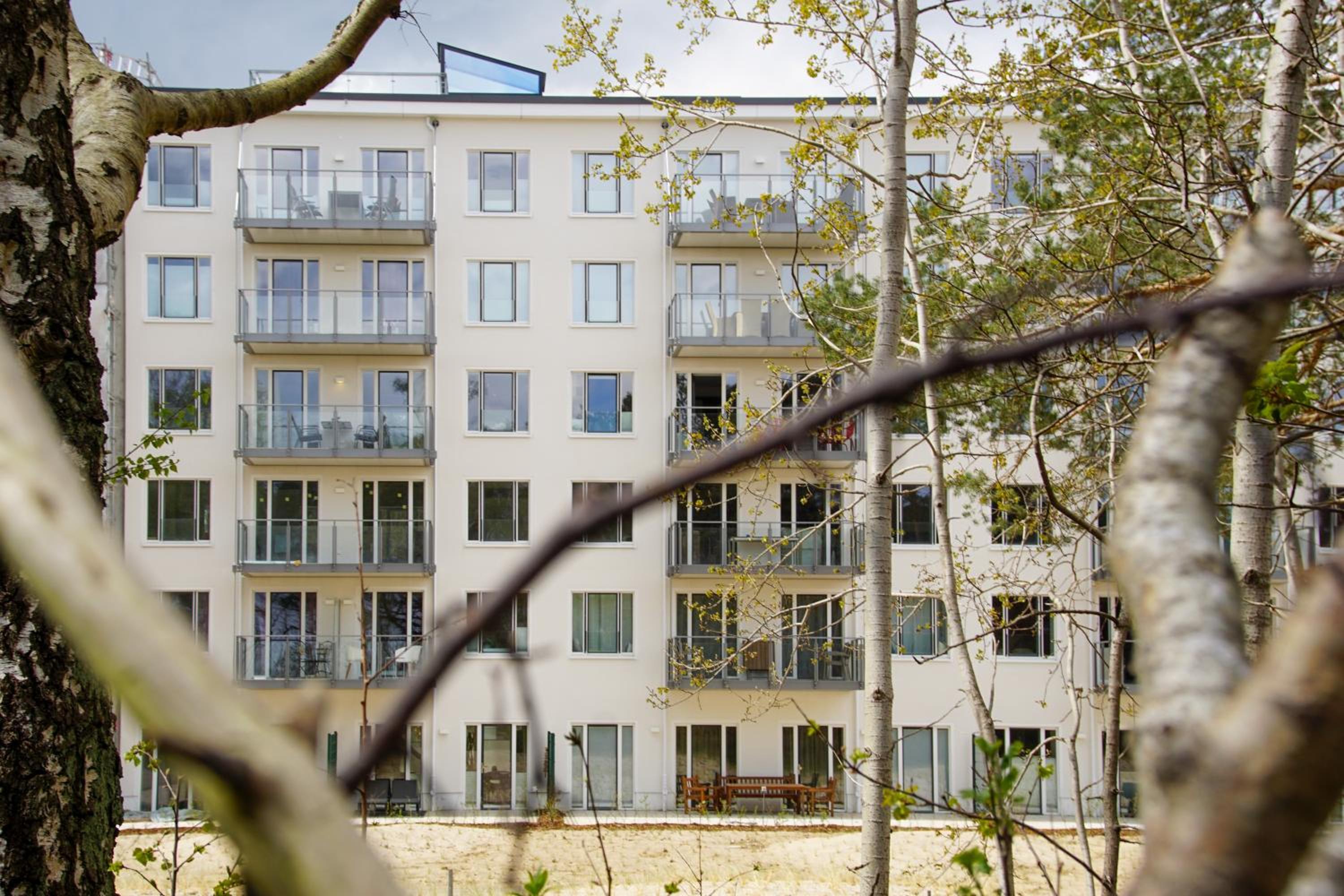 Prora - Modernes Apartment mit Balkon und Strandkorb am Strand - MeerSonneWind