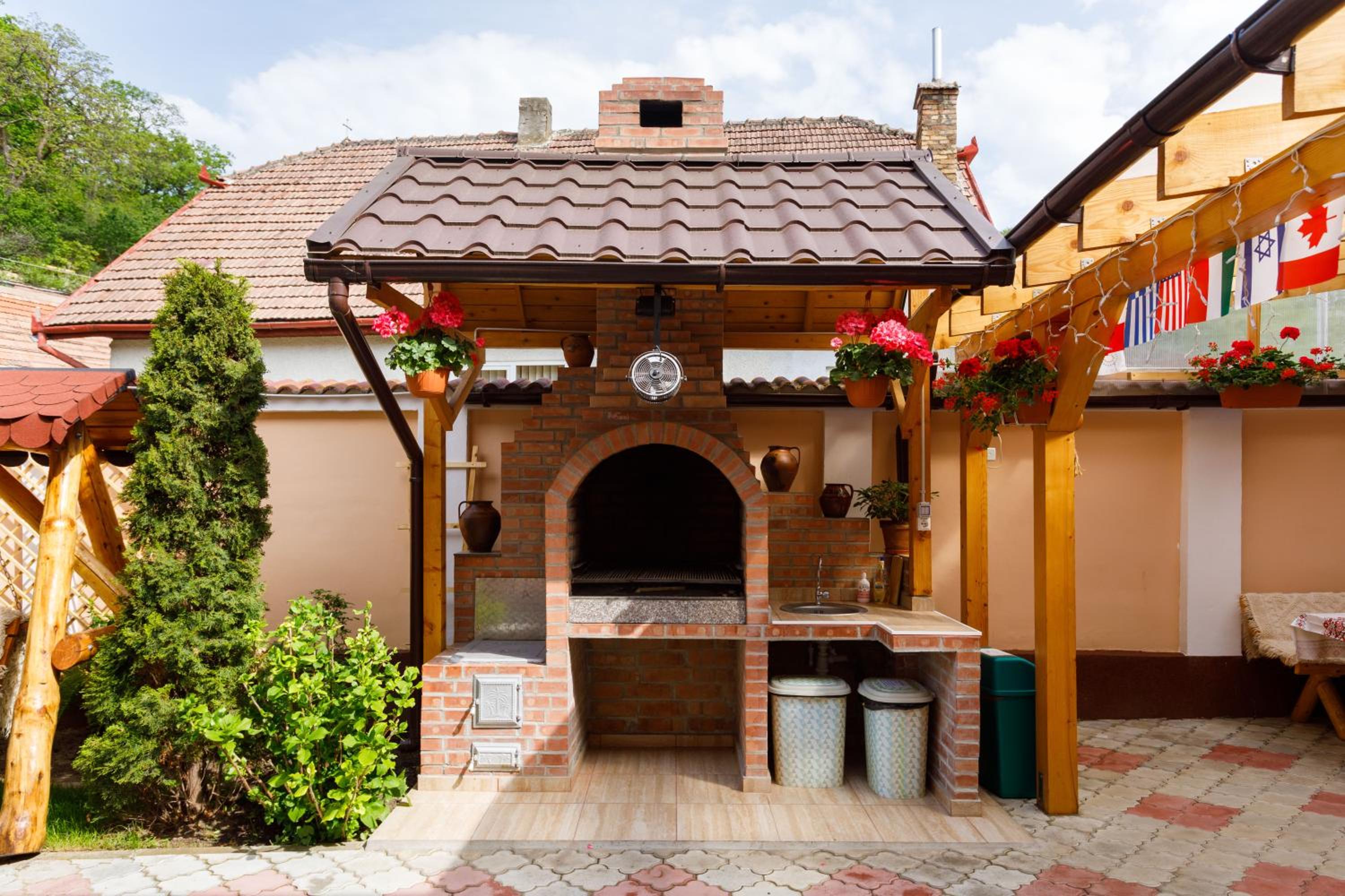 Casa Dacică - Rasnov Central - Free Parking - Close to Bran, Brasov, Dino Park & Restaurants view 5