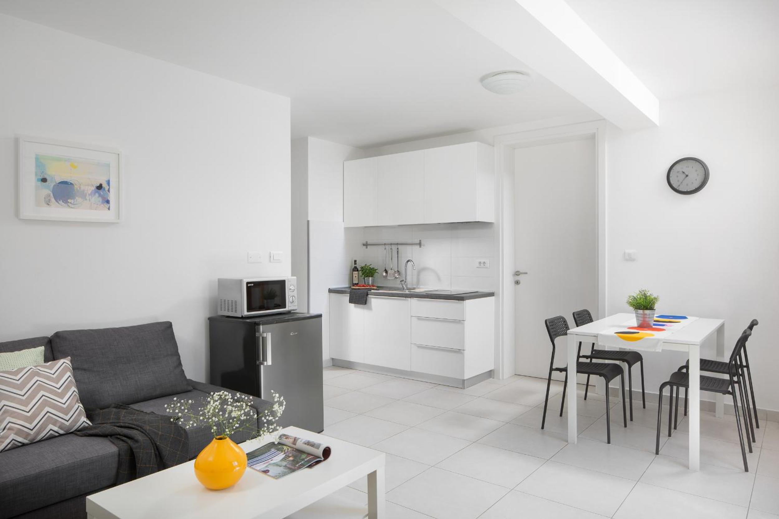 Lemechi Casa Girasole Apartments view 3