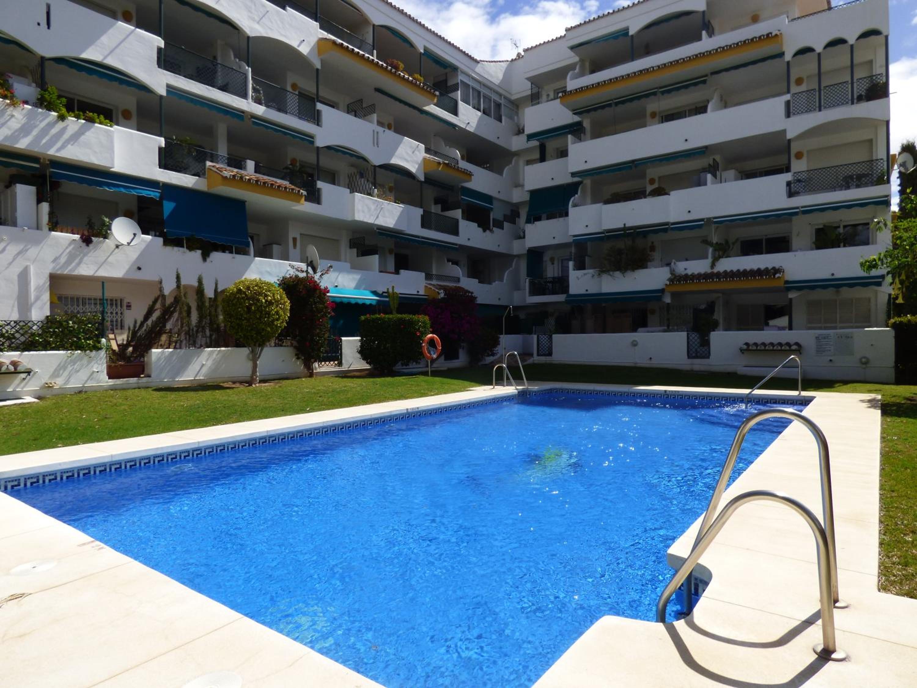 Jardines de Artola Penthouse - EaW Homes view 2