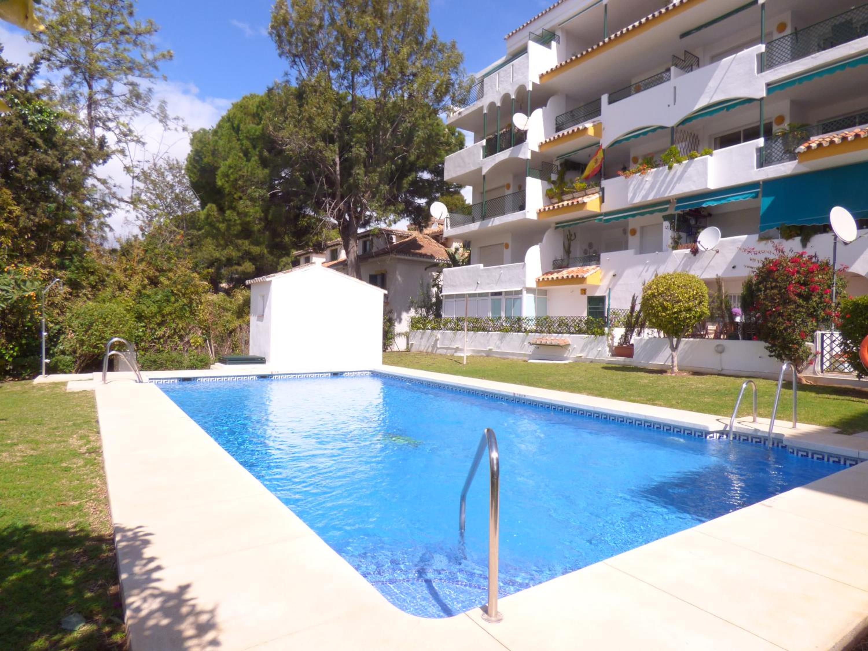 Jardines de Artola Penthouse - EaW Homes view 3