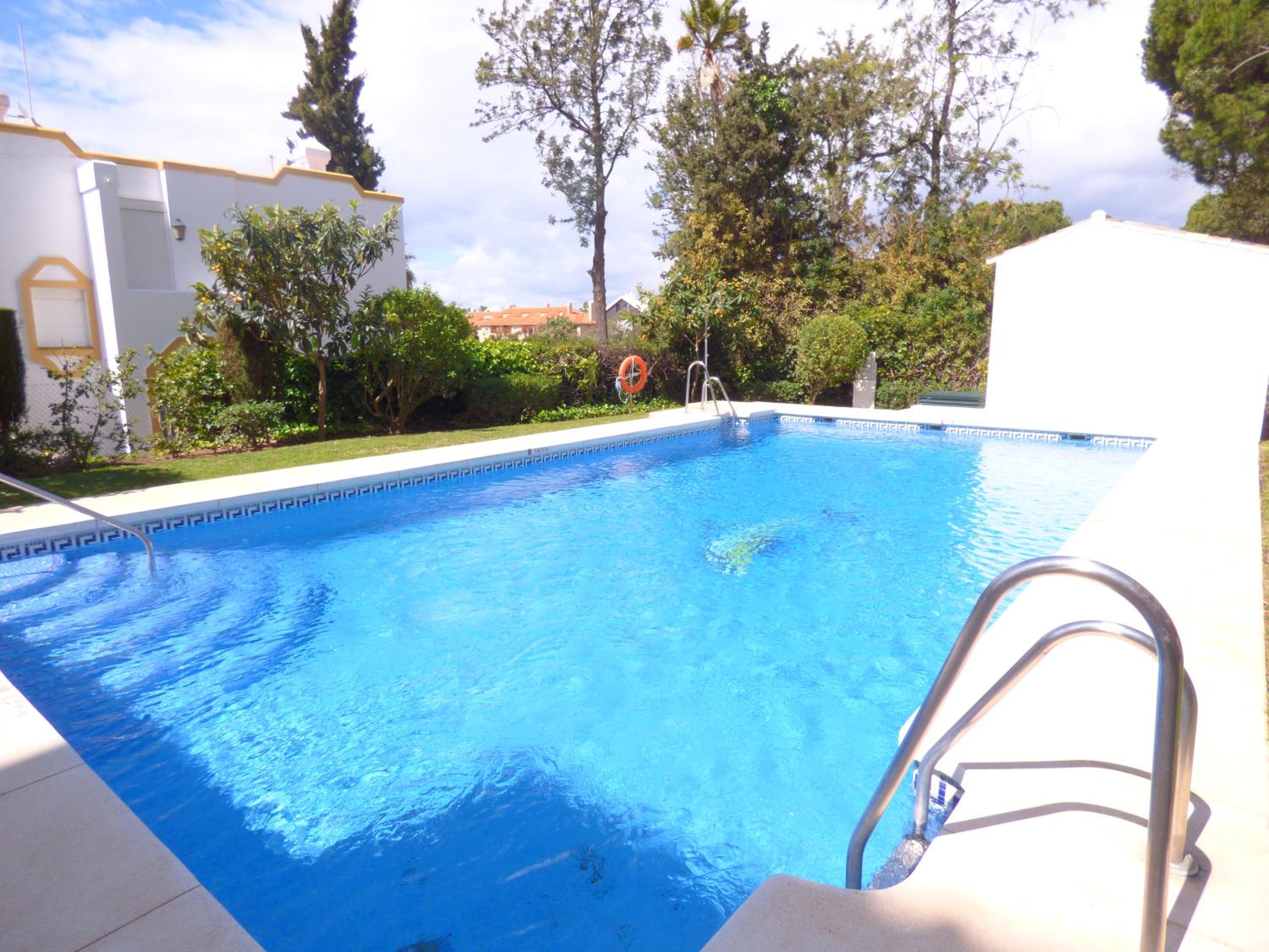Jardines de Artola Penthouse - EaW Homes view 4