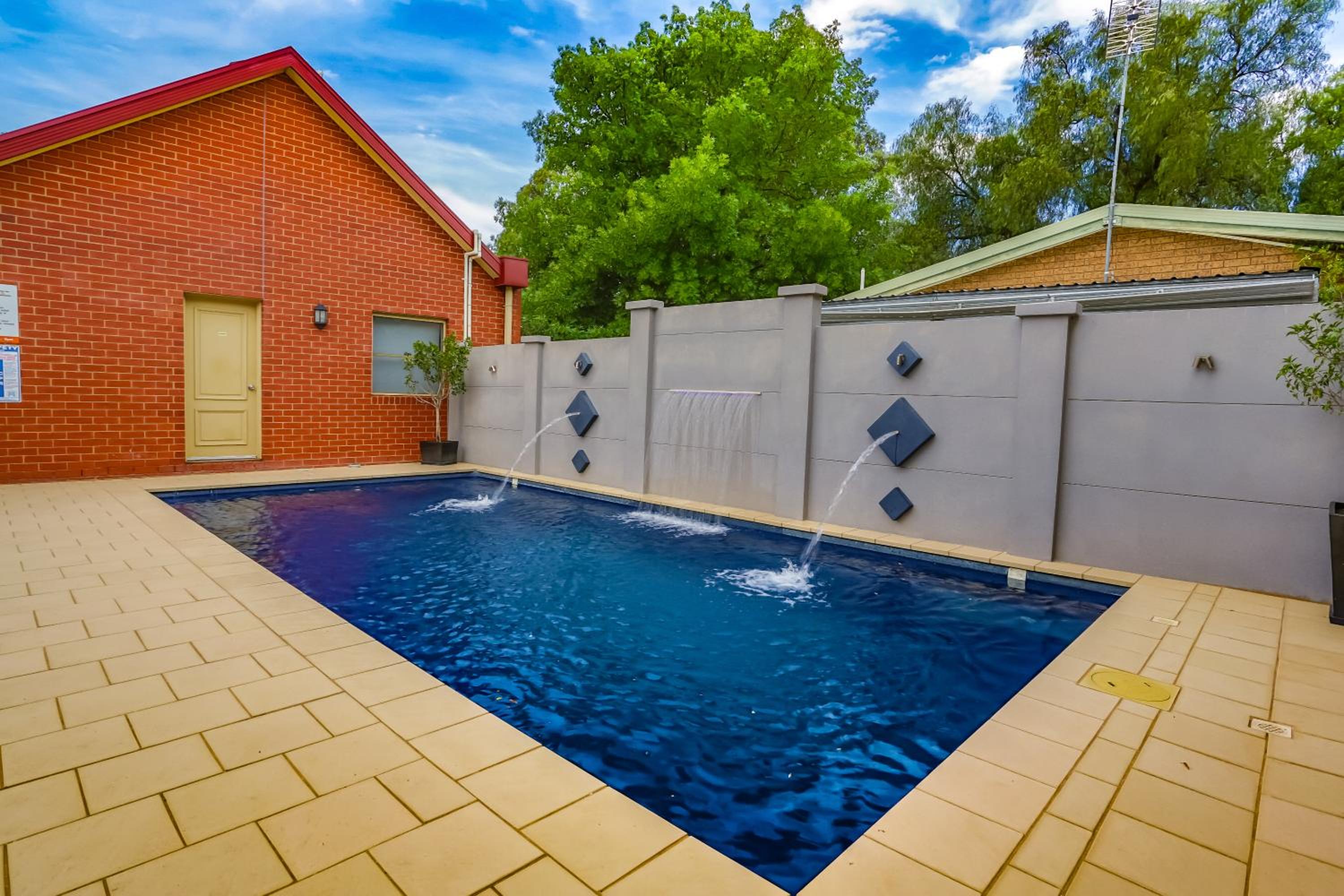 Murray Waters Motor Inn & Apartments