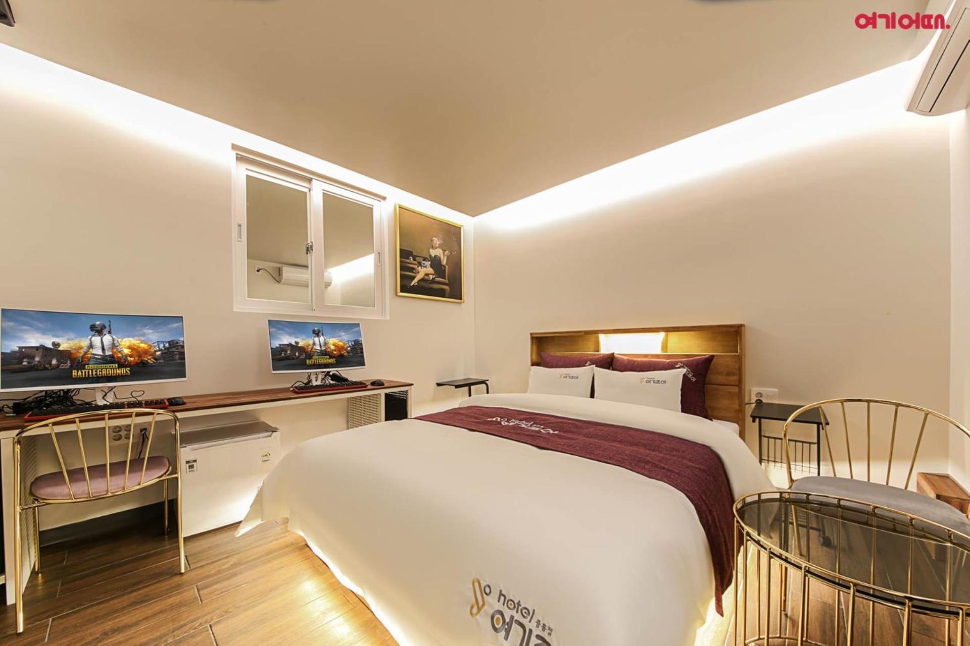hotel room