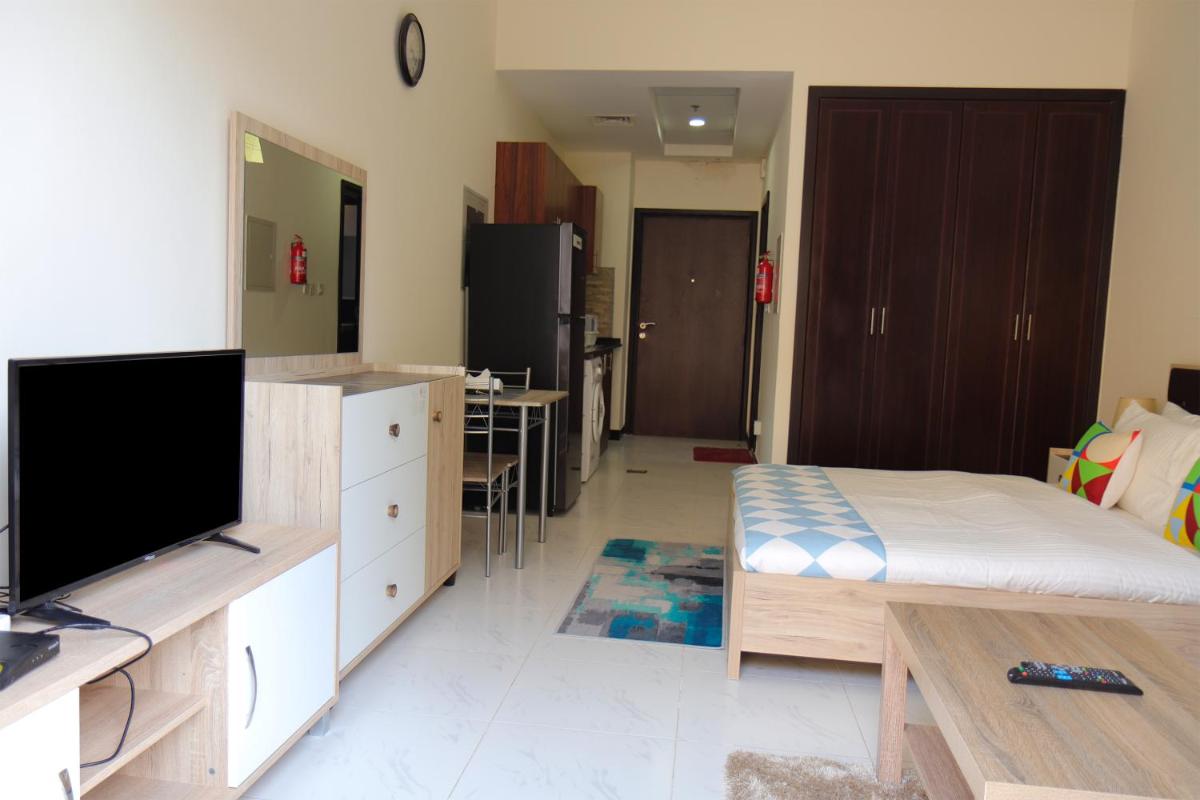 SHH - Furnished Studio in Knight Bridge Court A, JVC