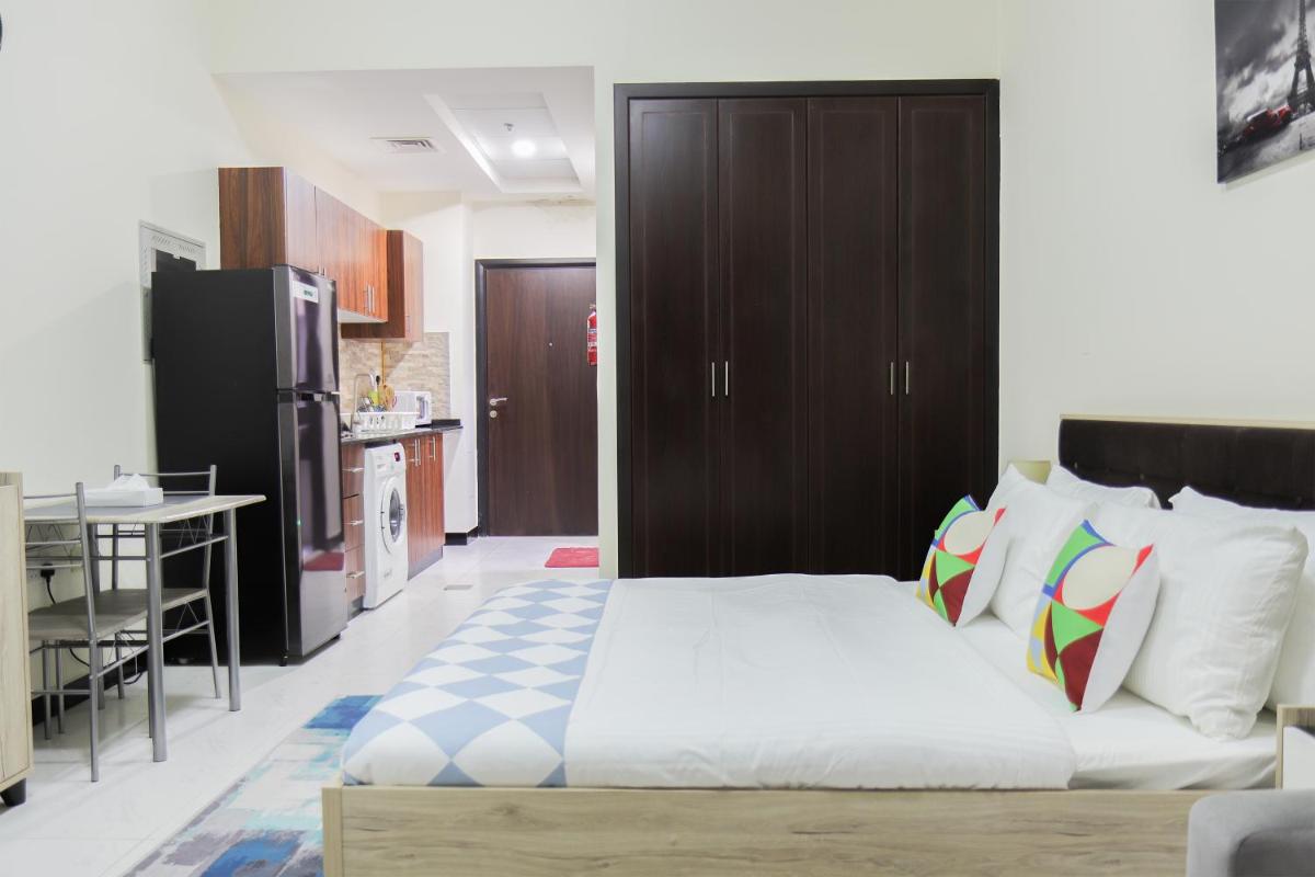SHH - Furnished Studio in Knight Bridge Court A, JVC