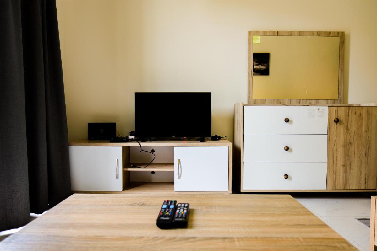 SHH - Furnished Studio in Knight Bridge Court A, JVC