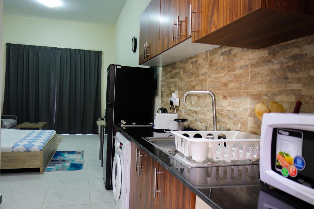 SHH - Furnished Studio in Knight Bridge Court A, JVC