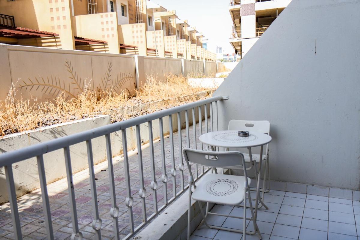 SHH - Furnished Studio in Knight Bridge Court A, JVC
