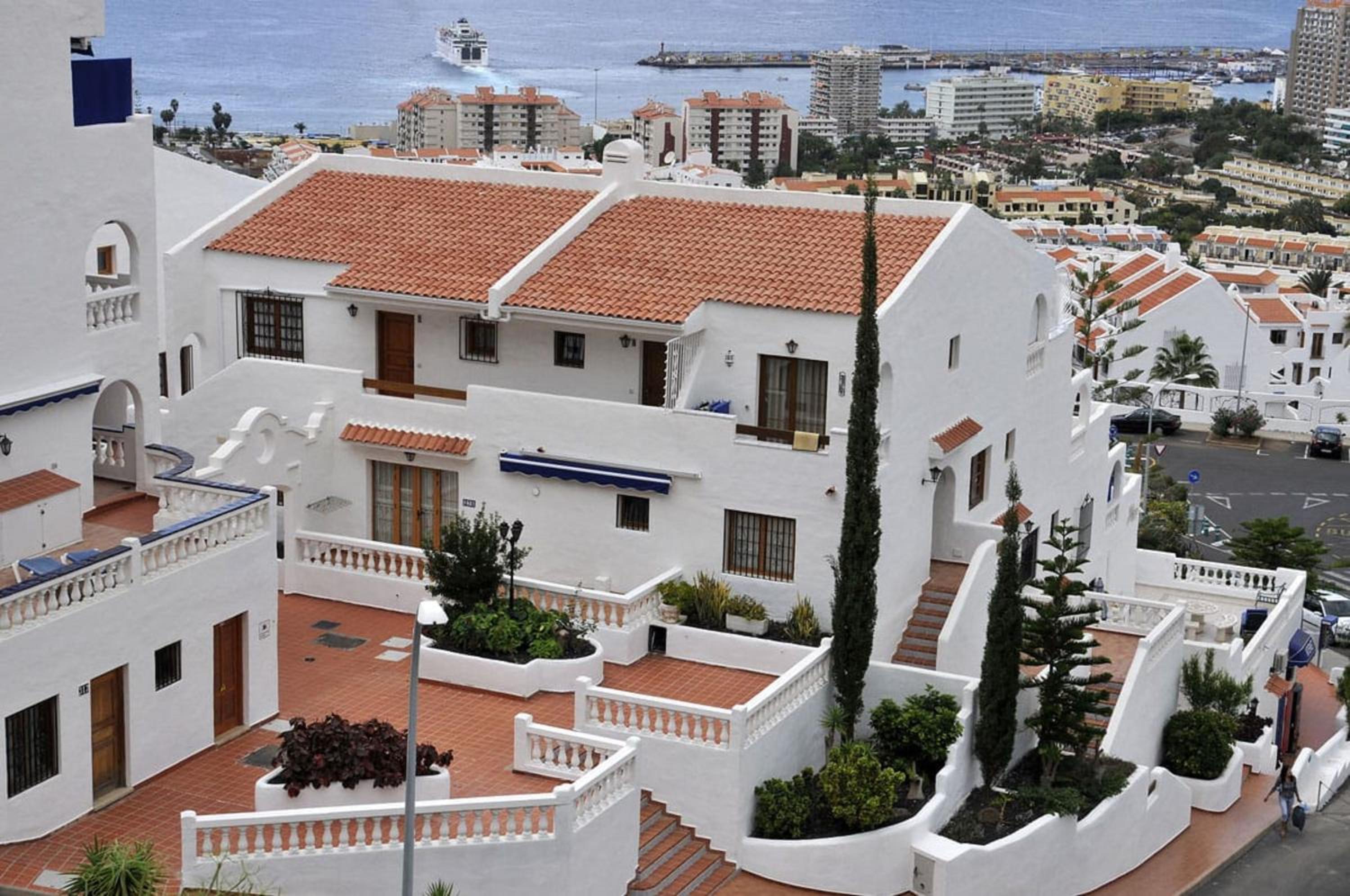 Blue Island House on the hill, with heated pool view 2