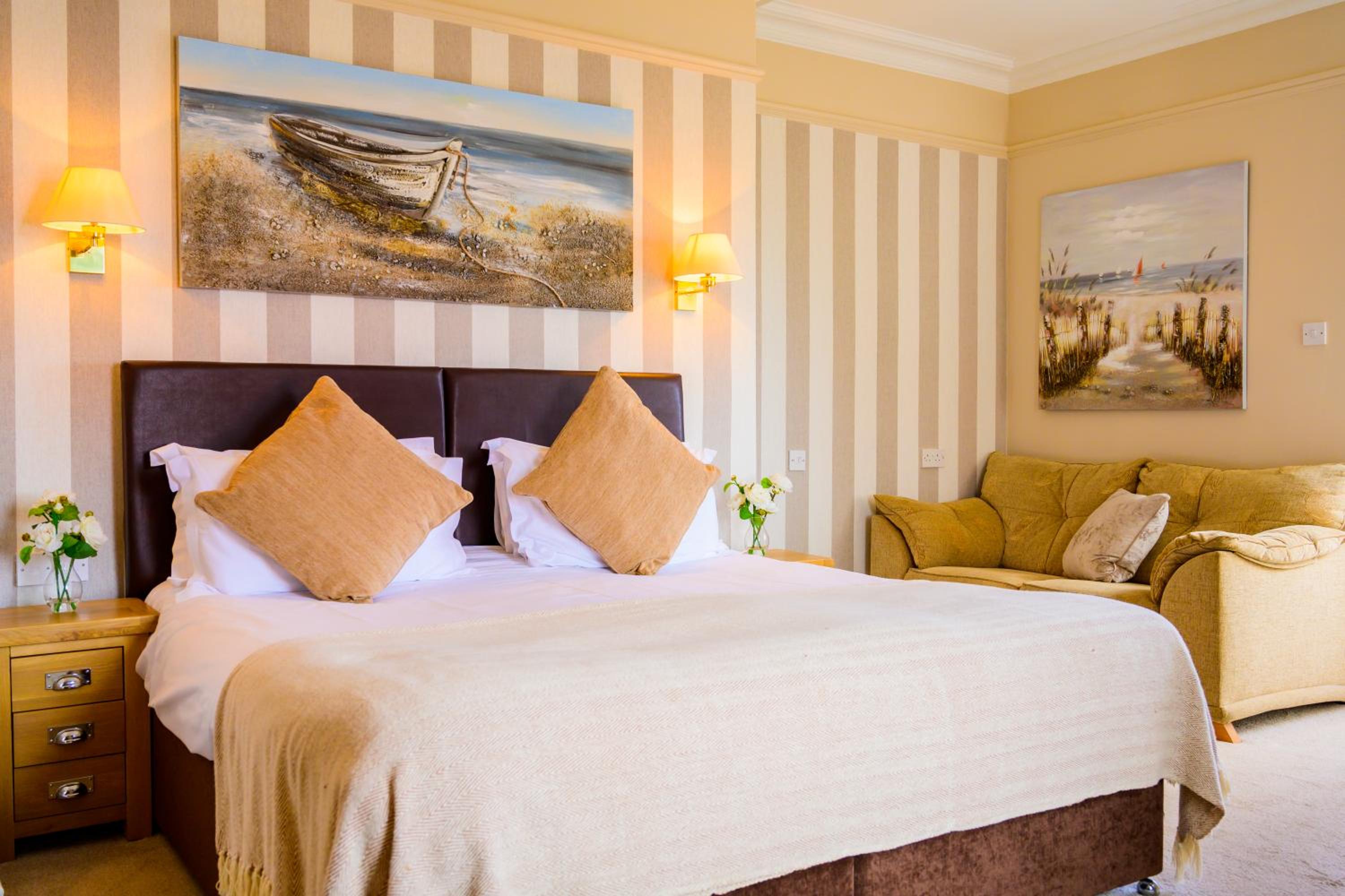 The White House Inn - Whitby view 5