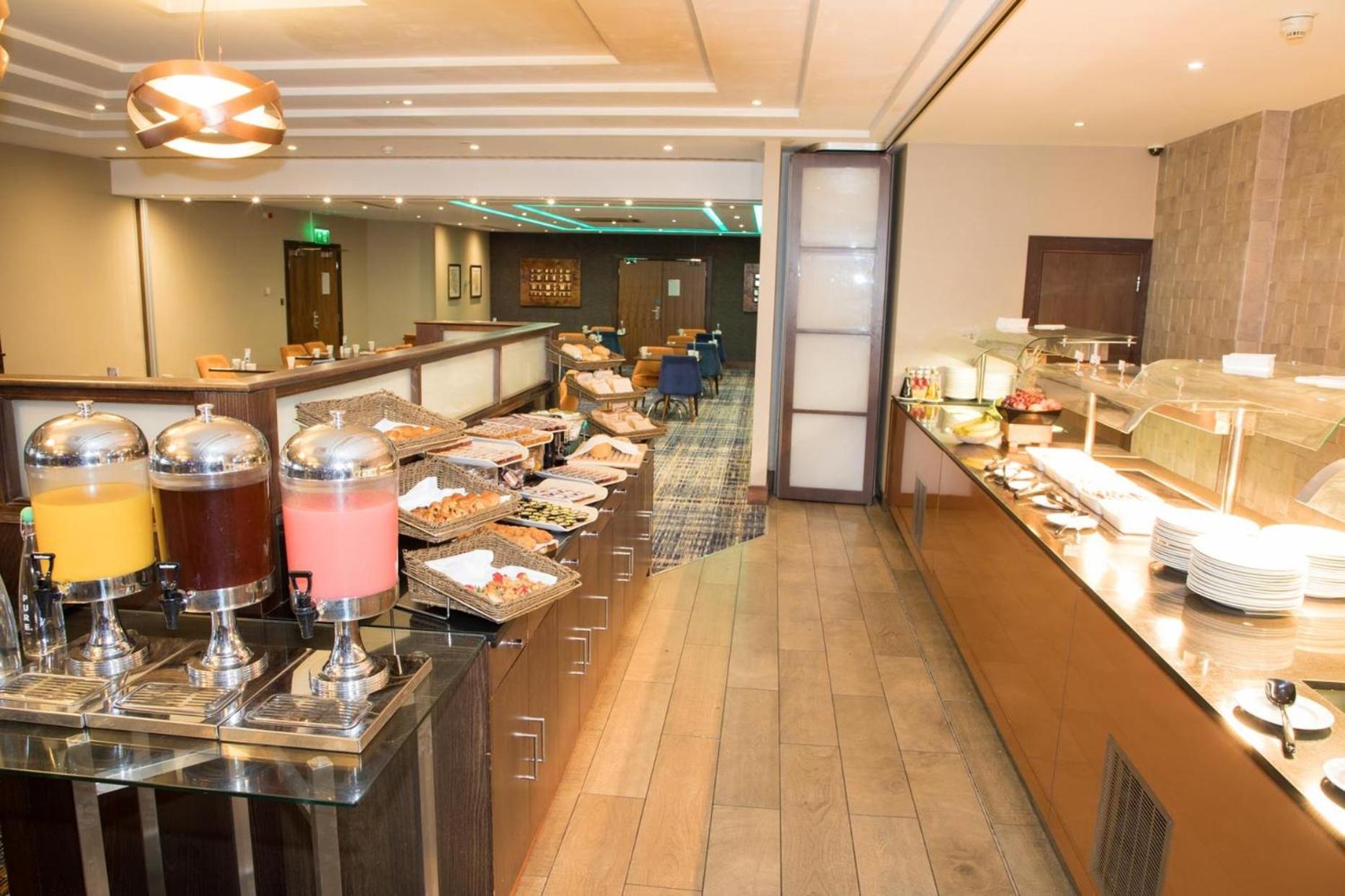 Crawley Vacations - Crowne Plaza London - Gatwick Airport, an IHG Hotel - Property Image 3