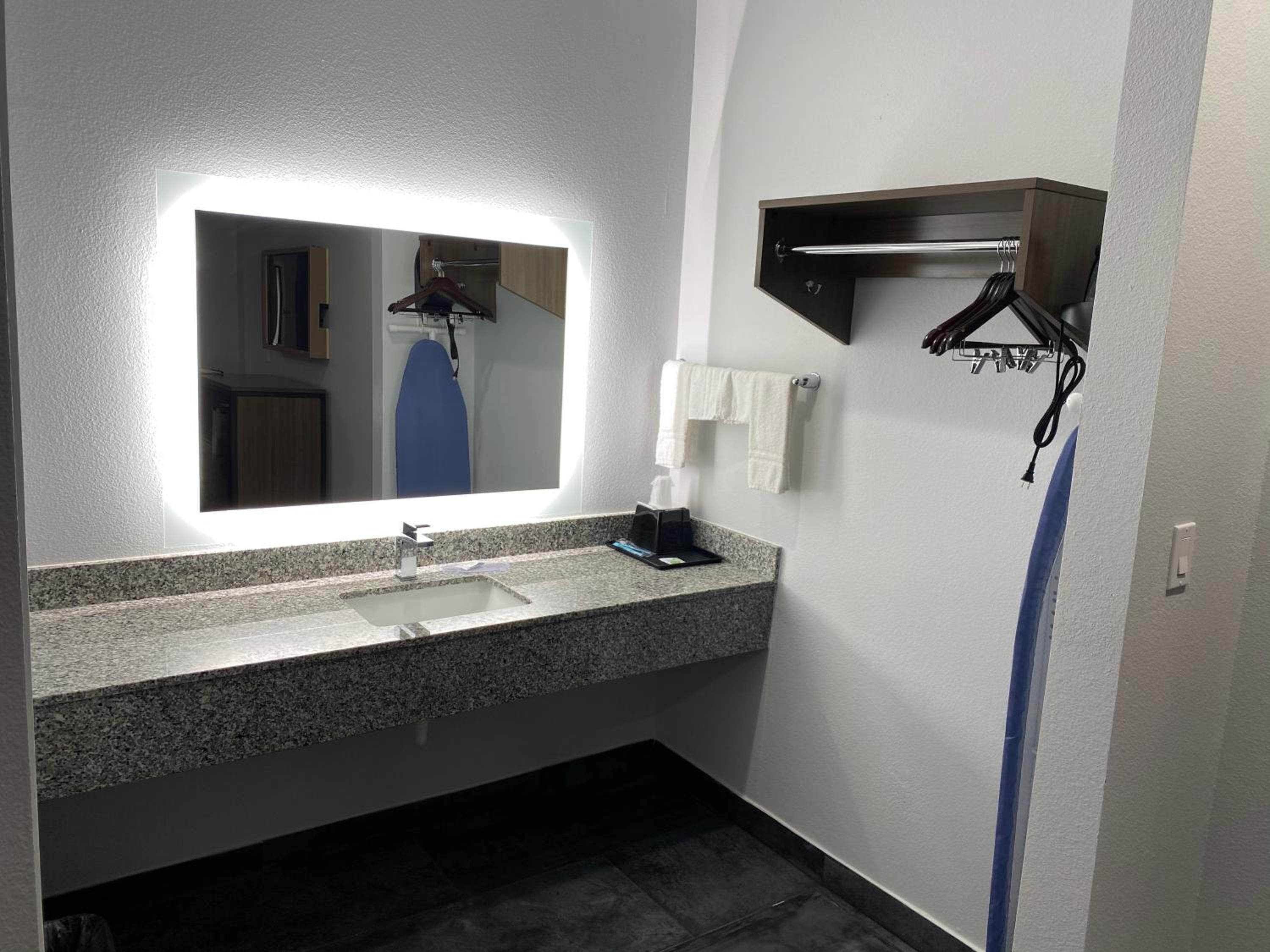 Photo 18
