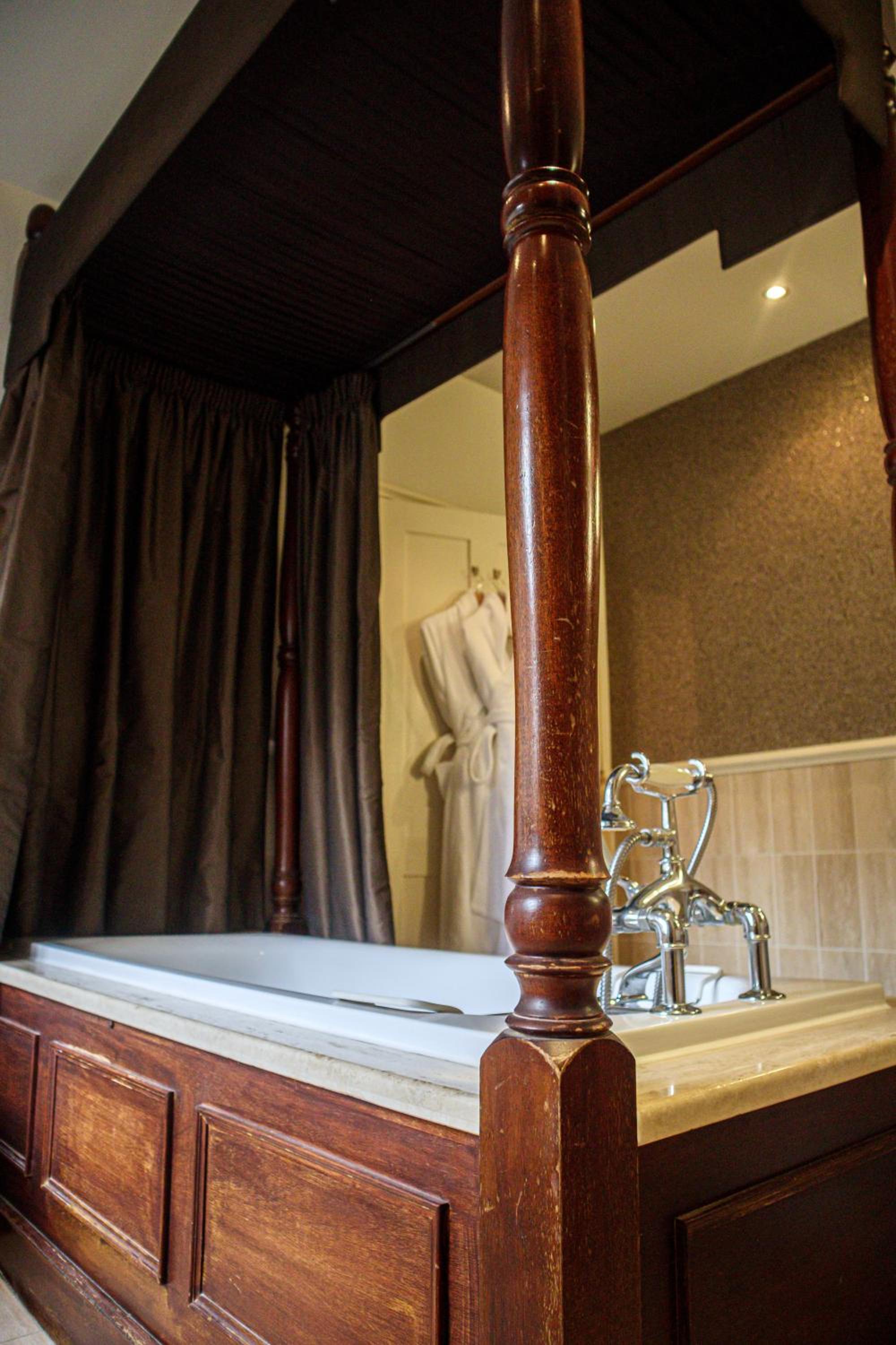 Horley Vacations - Langshott Manor - Luxury Hotel Gatwick - Property Image 63